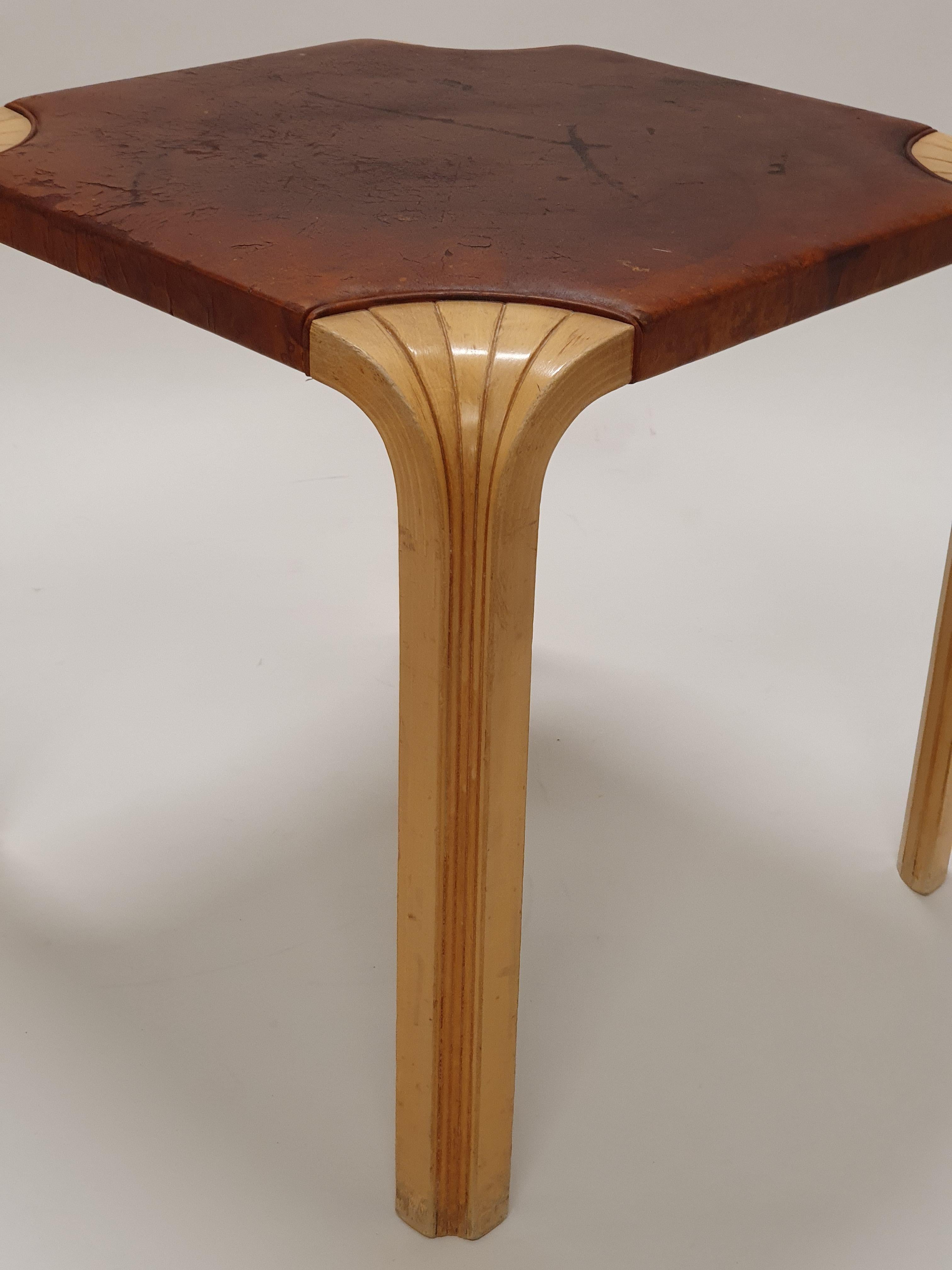 Alvar Aalto+Aalto Tabouret Artek X601 Cuir en vente 2