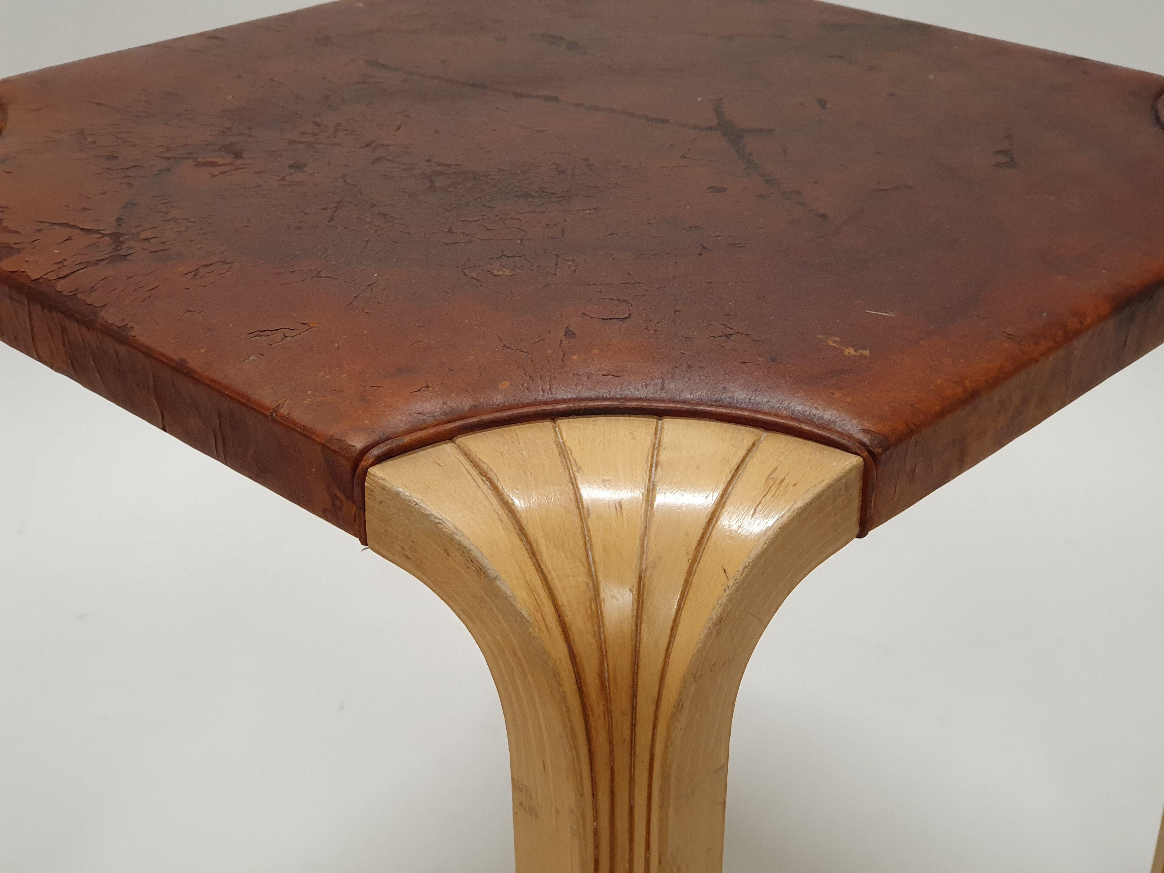 Alvar Aalto+Aalto Tabouret Artek X601 Cuir en vente 3