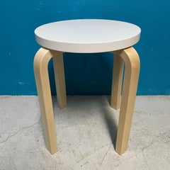 Tabouret Alvar Aalto+Aalto E60, Artek Finlande.