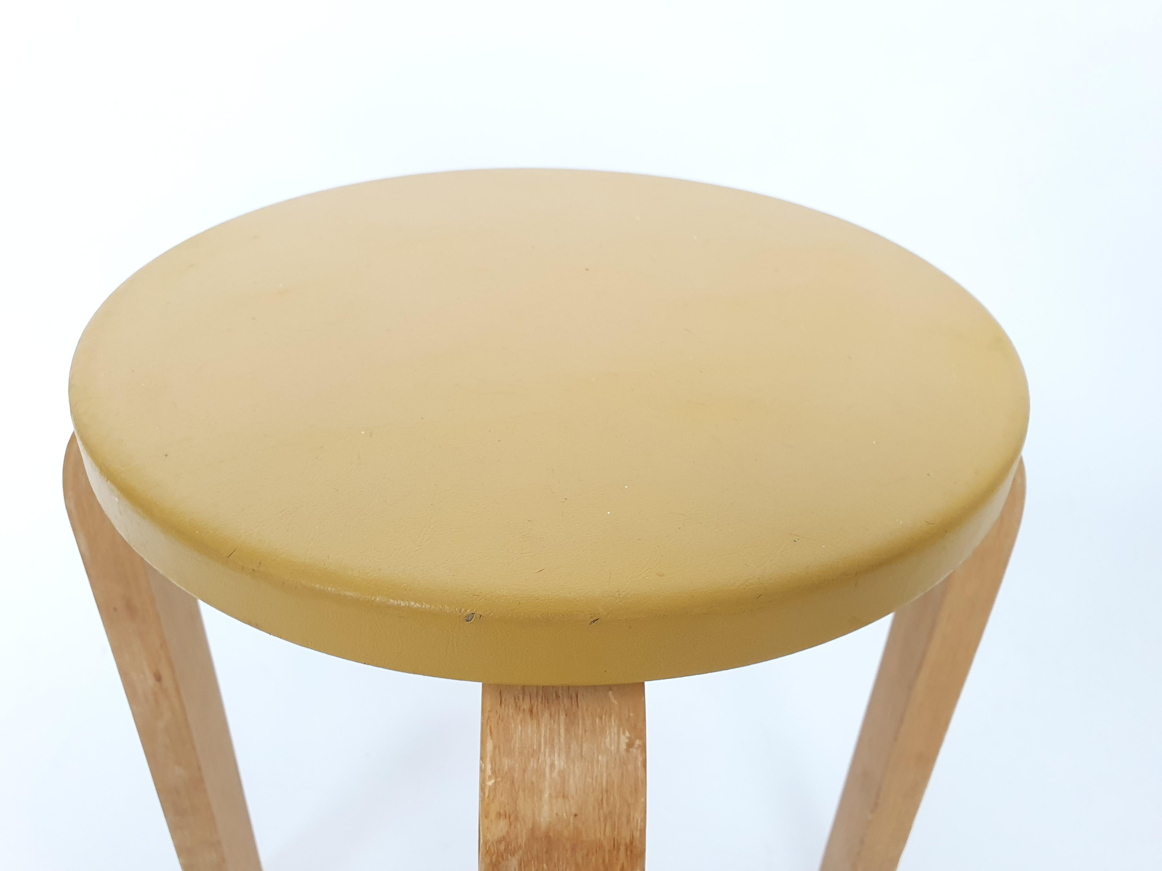 Scandinave moderne Alvar Aalto+Aalto Tabouret E60 par Artek en 1960 en vente