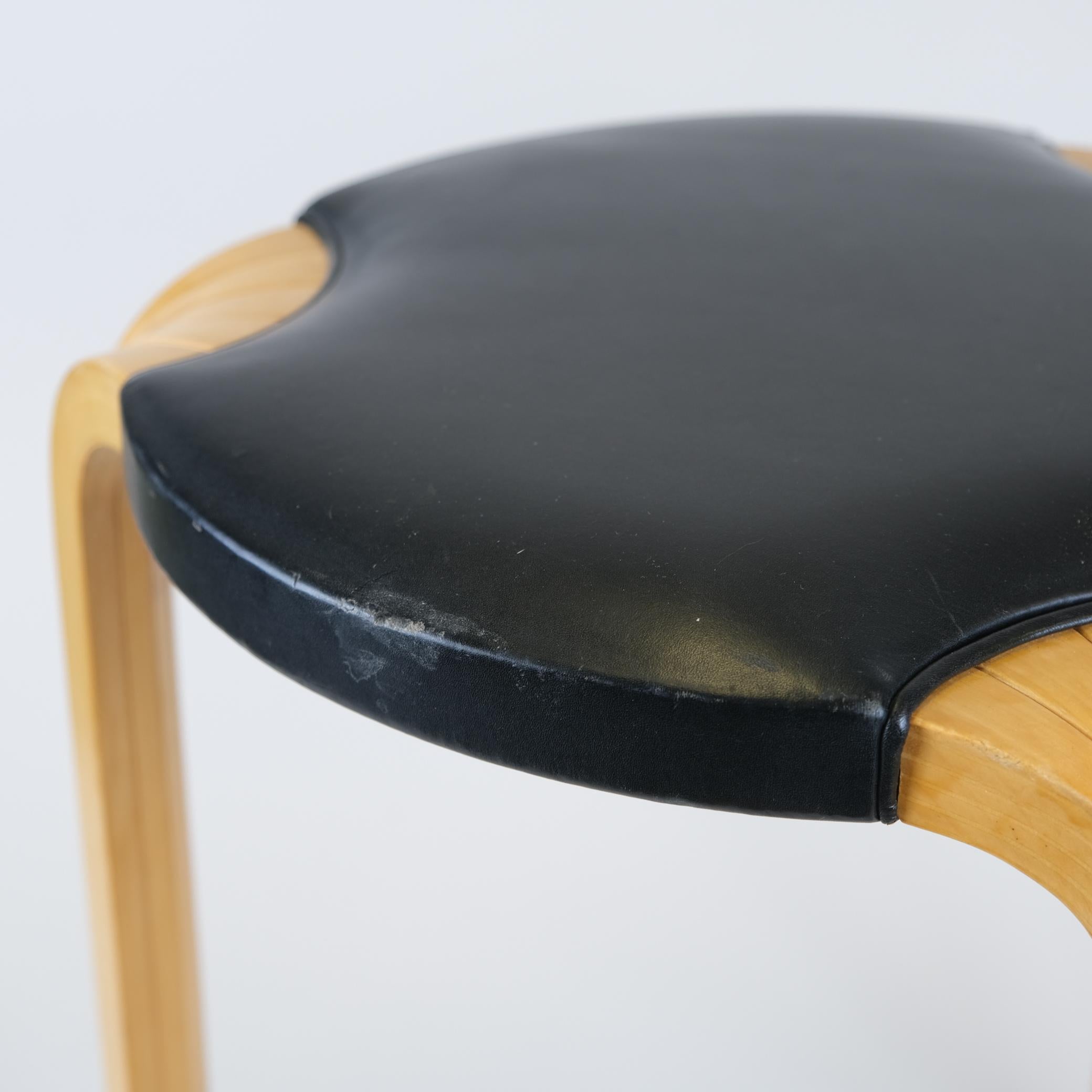 Sgabello X600 di Alvar Aalto in betulla e pelle nera originale, Artek, anni '60 in vendita 4