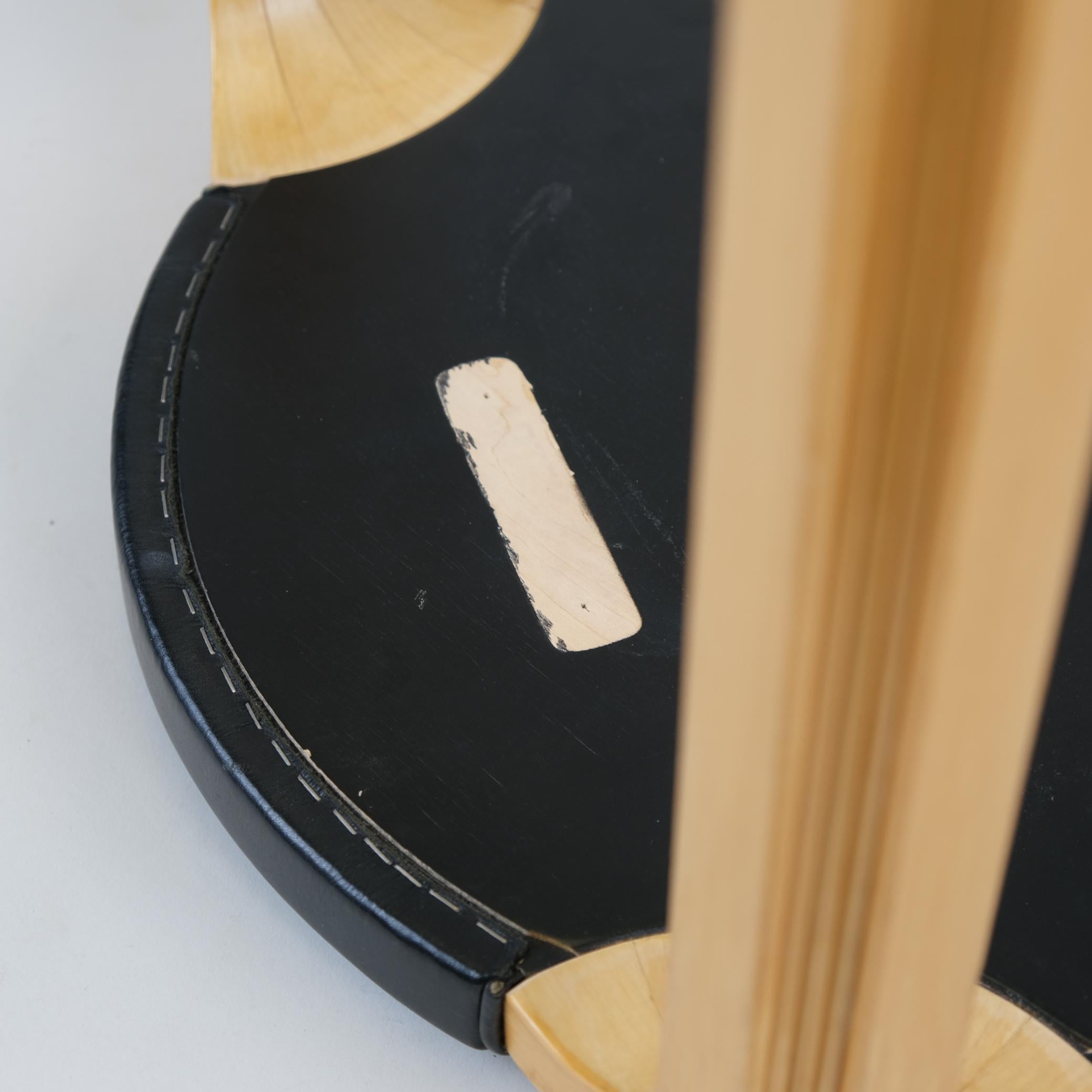 Sgabello X600 di Alvar Aalto in betulla e pelle nera originale, Artek, anni '60 in vendita 2