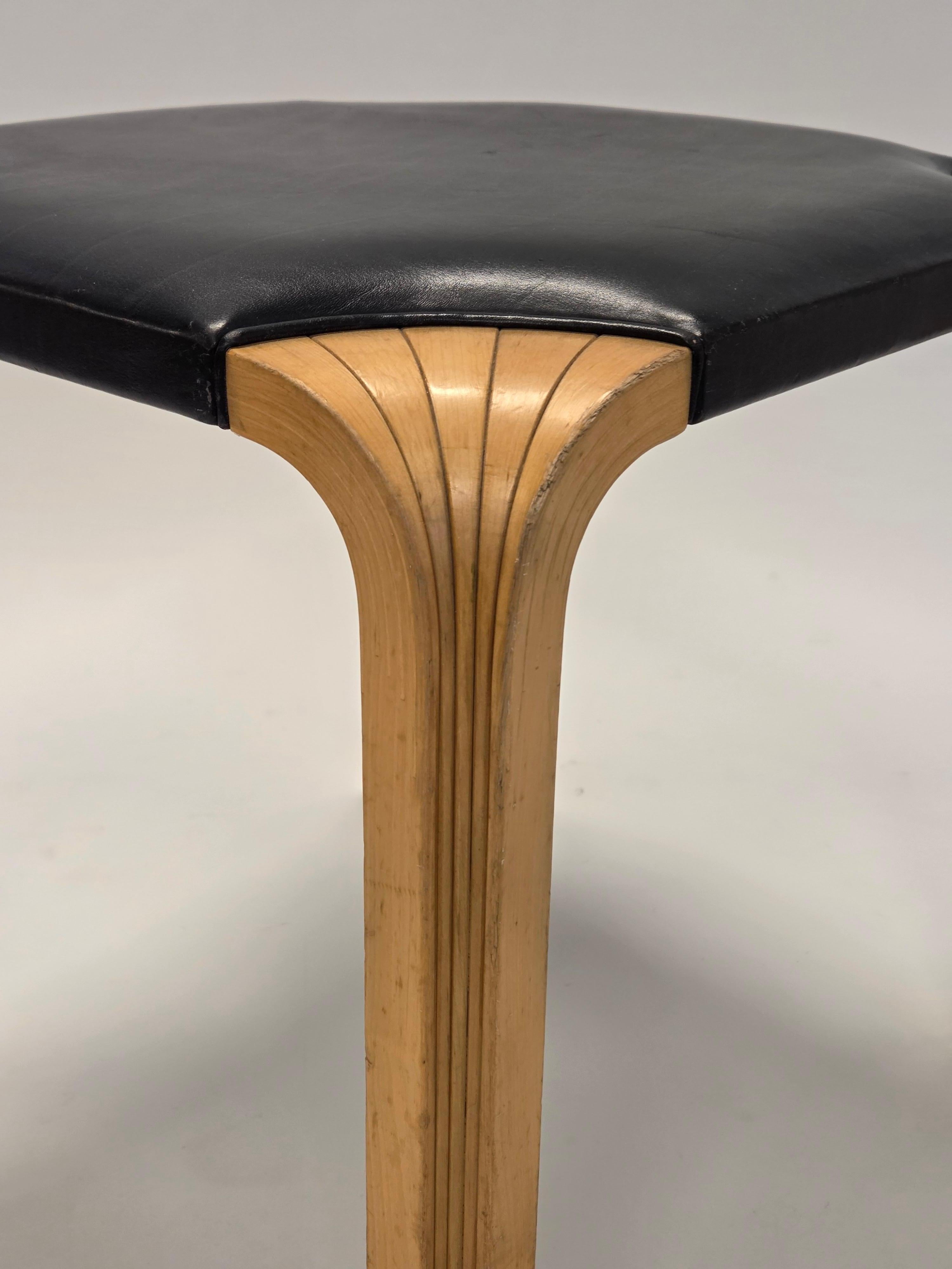 Alvar Aalto Taburete X601 Artek Finlandés