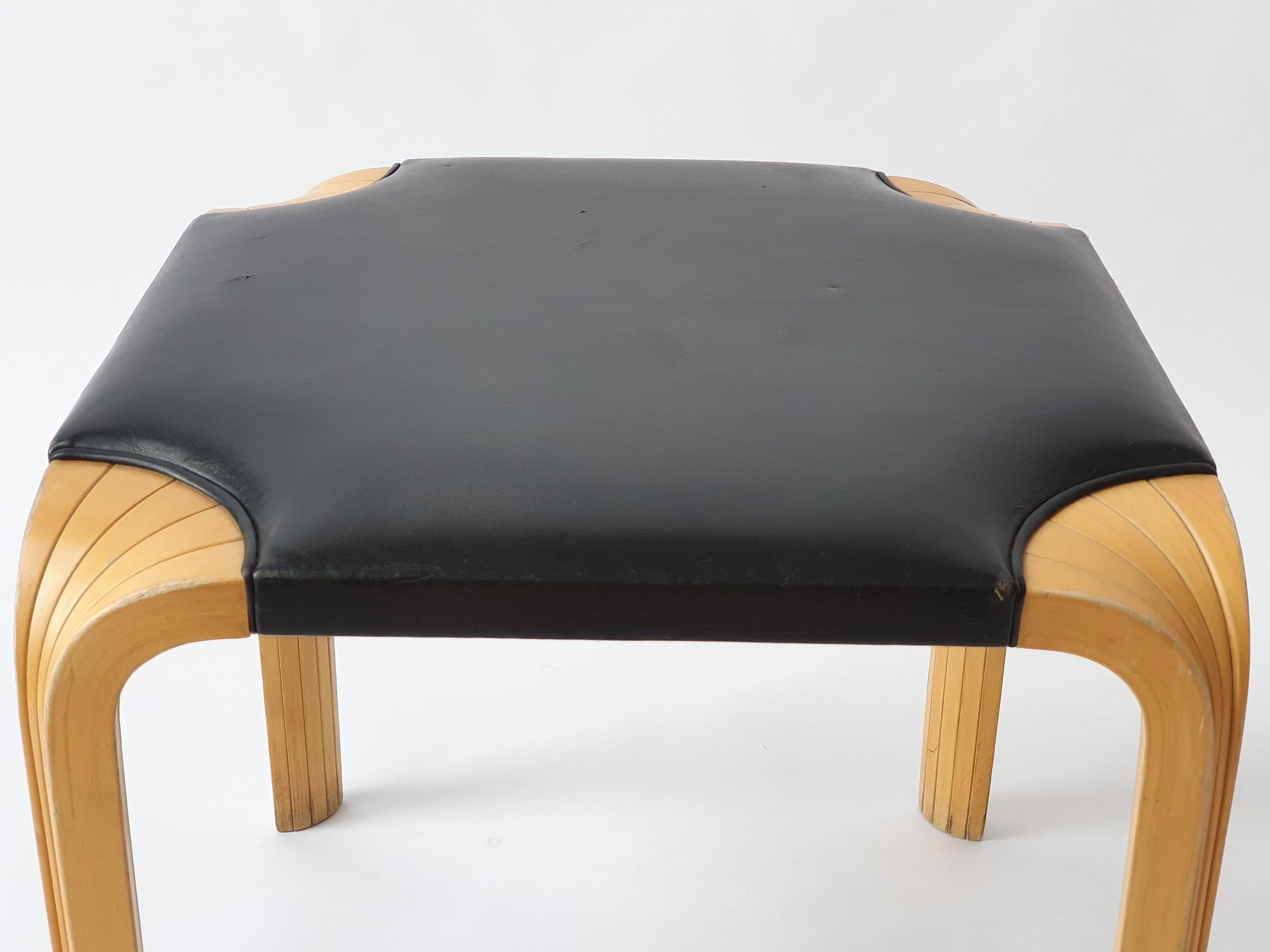 Alvar Aalto Stool X601 Artek In Good Condition In Espoo, FI
