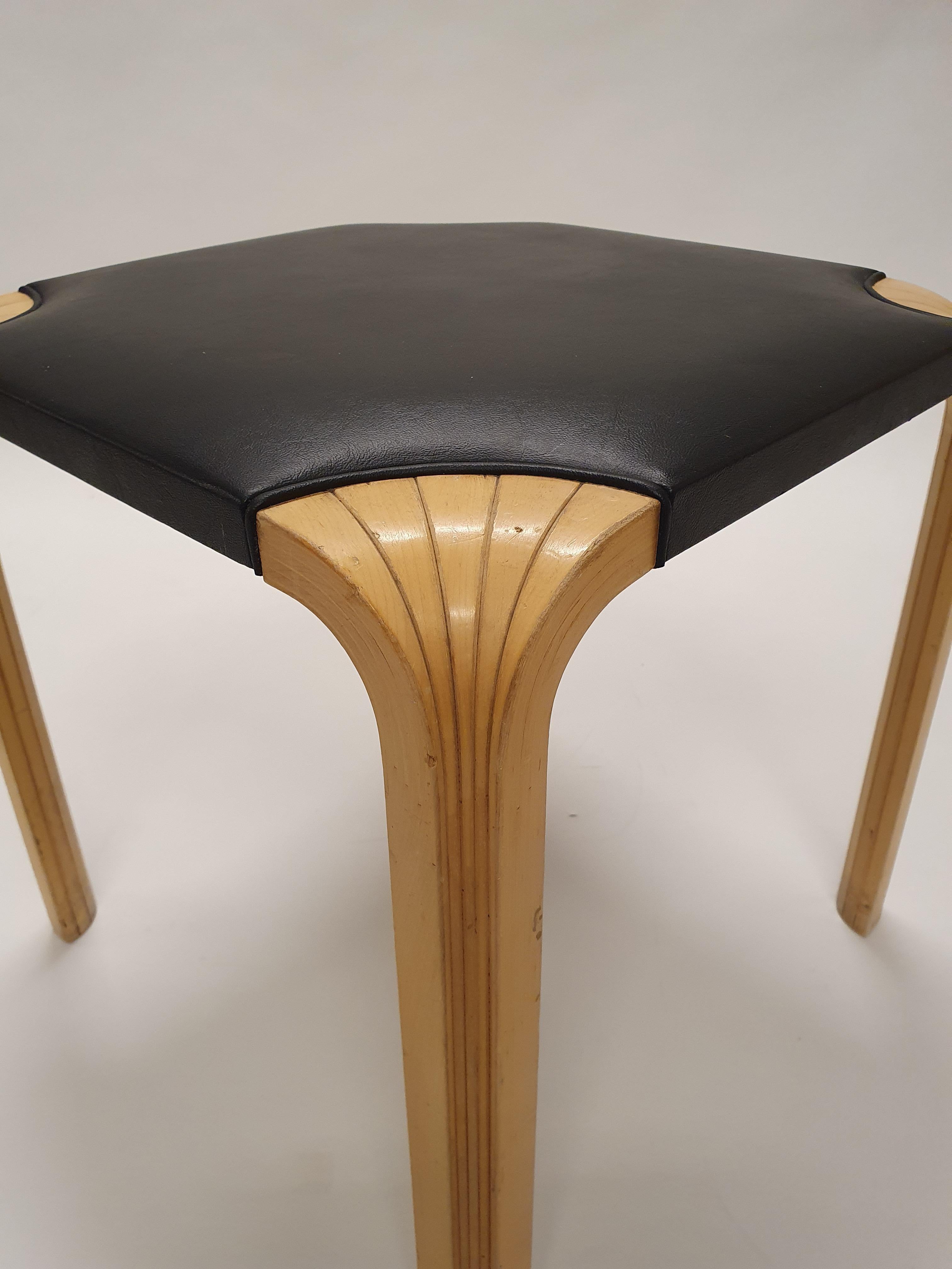 Alvar Aalto Stool X601 Artek In Good Condition In Espoo, FI