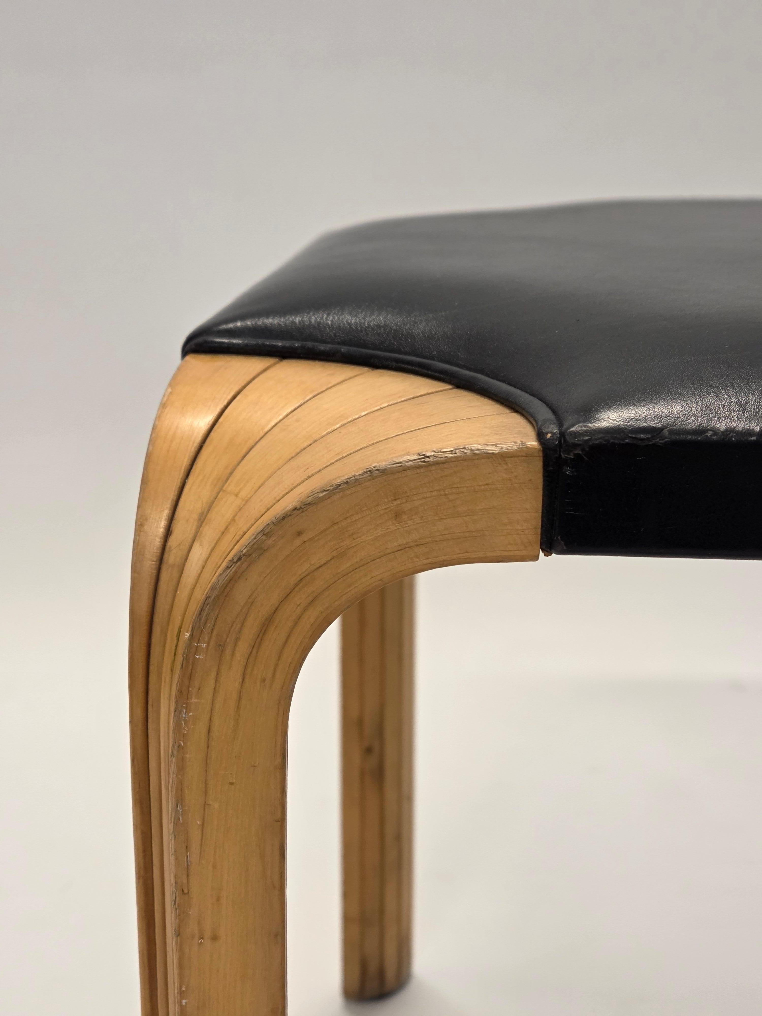 Alvar Aalto Taburete X601 Artek finales del siglo XX