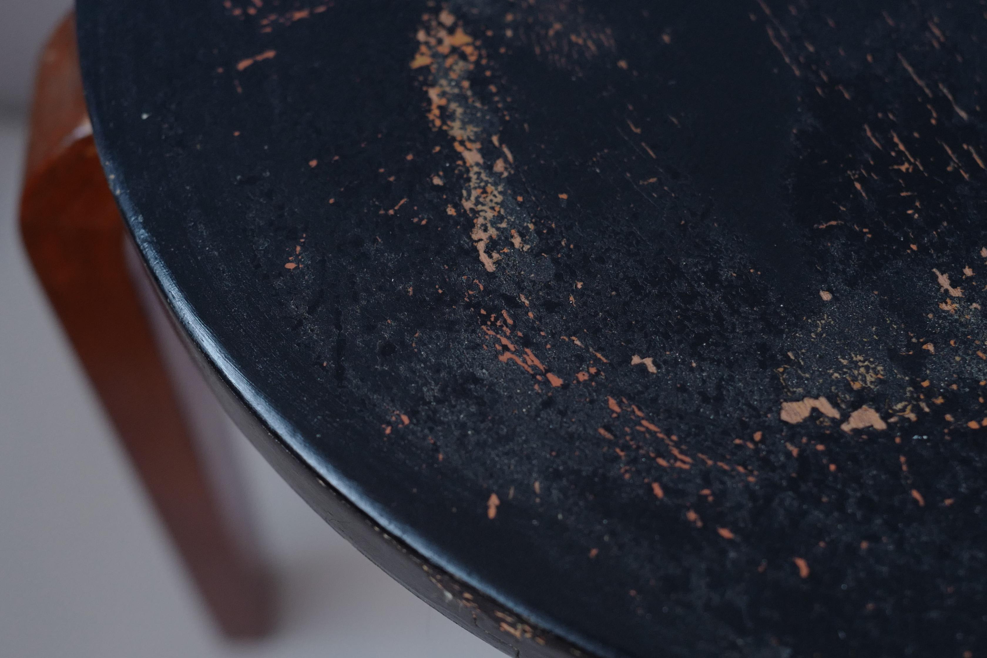 Finlandais Alvar Aalto+Aalto tabouret60 Finmar 30's peint en noir en vente