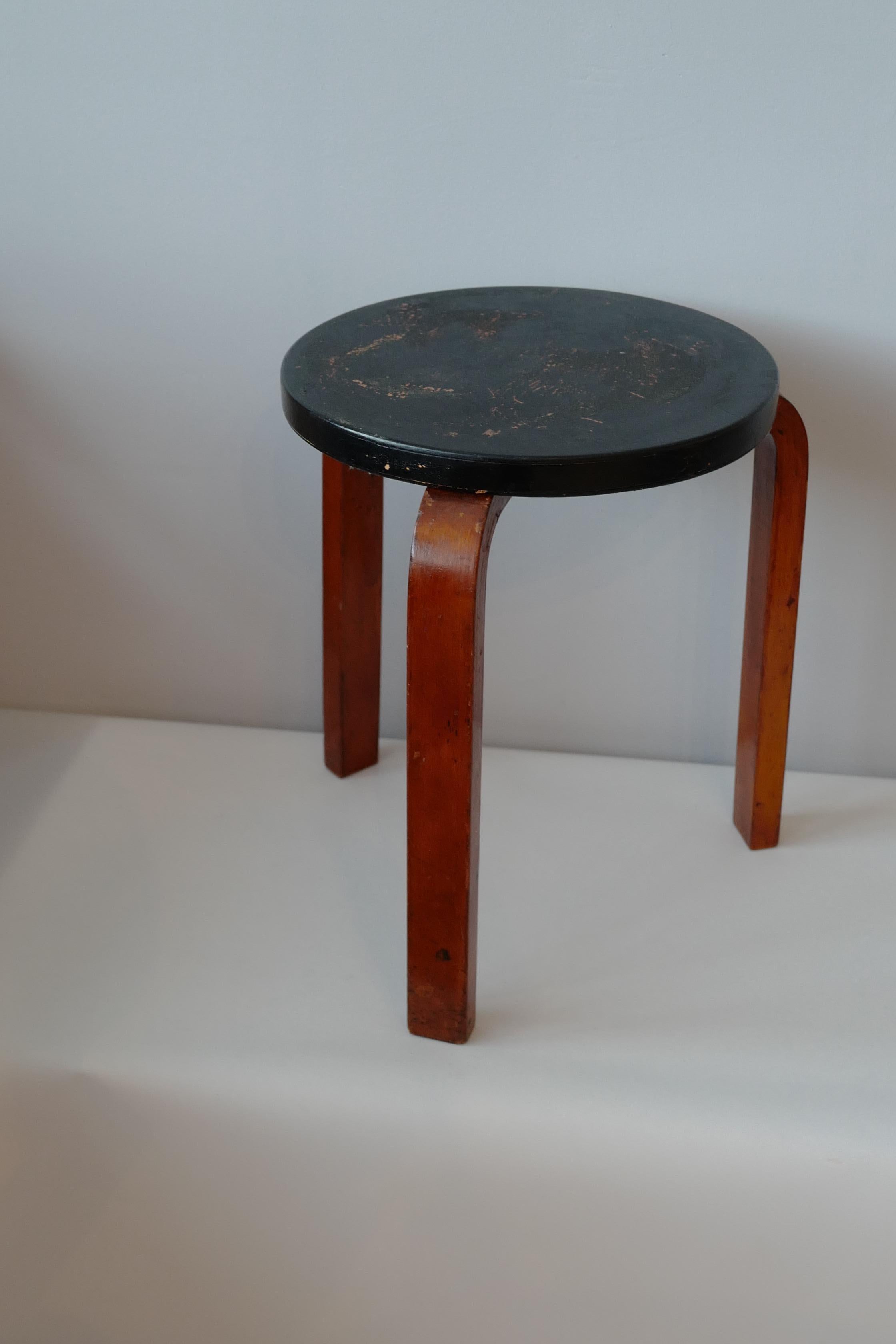 Peint Alvar Aalto+Aalto tabouret60 Finmar 30's peint en noir en vente