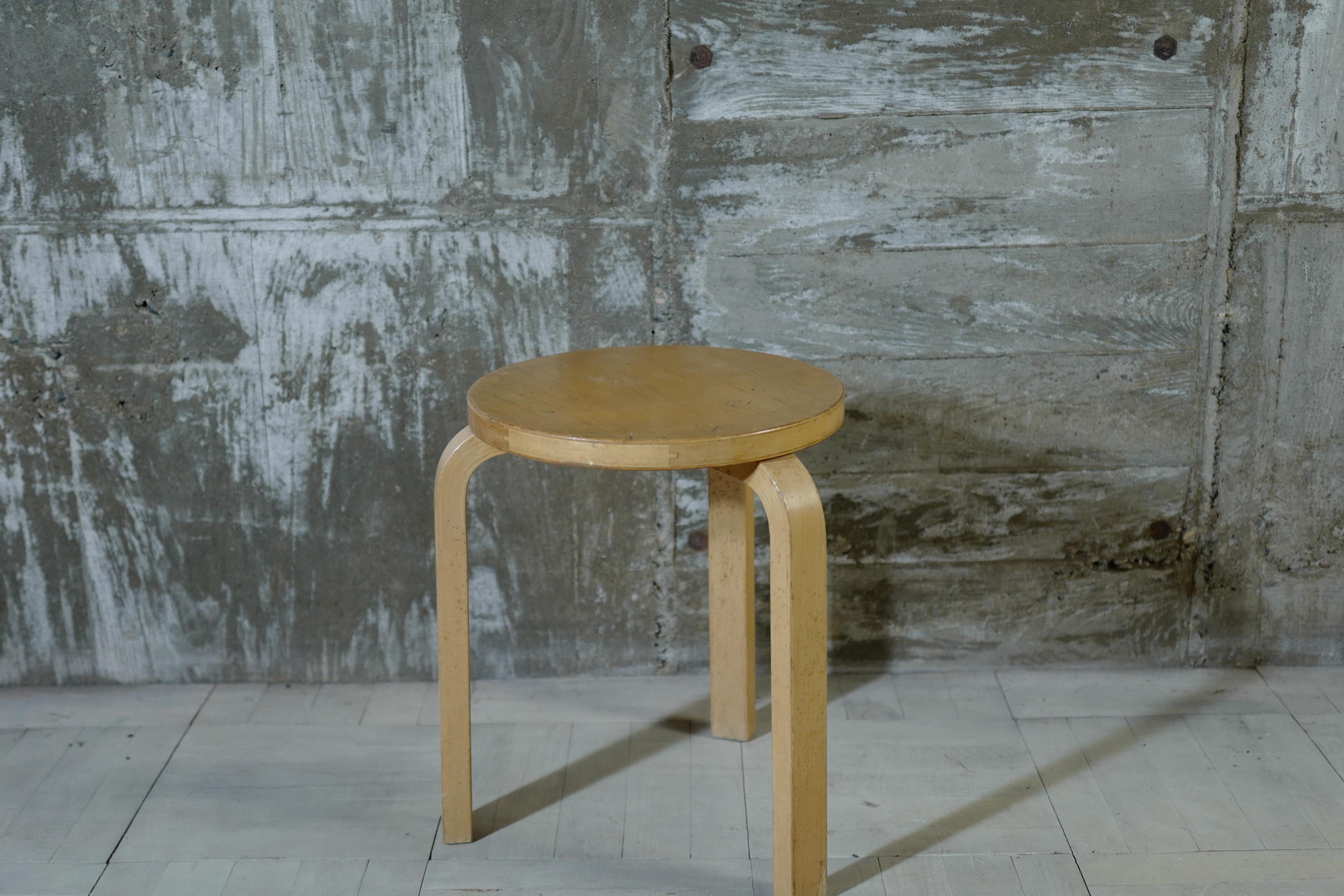 Designed by Alvar Aalto.
This stool60 was manufactured in the 1950s.