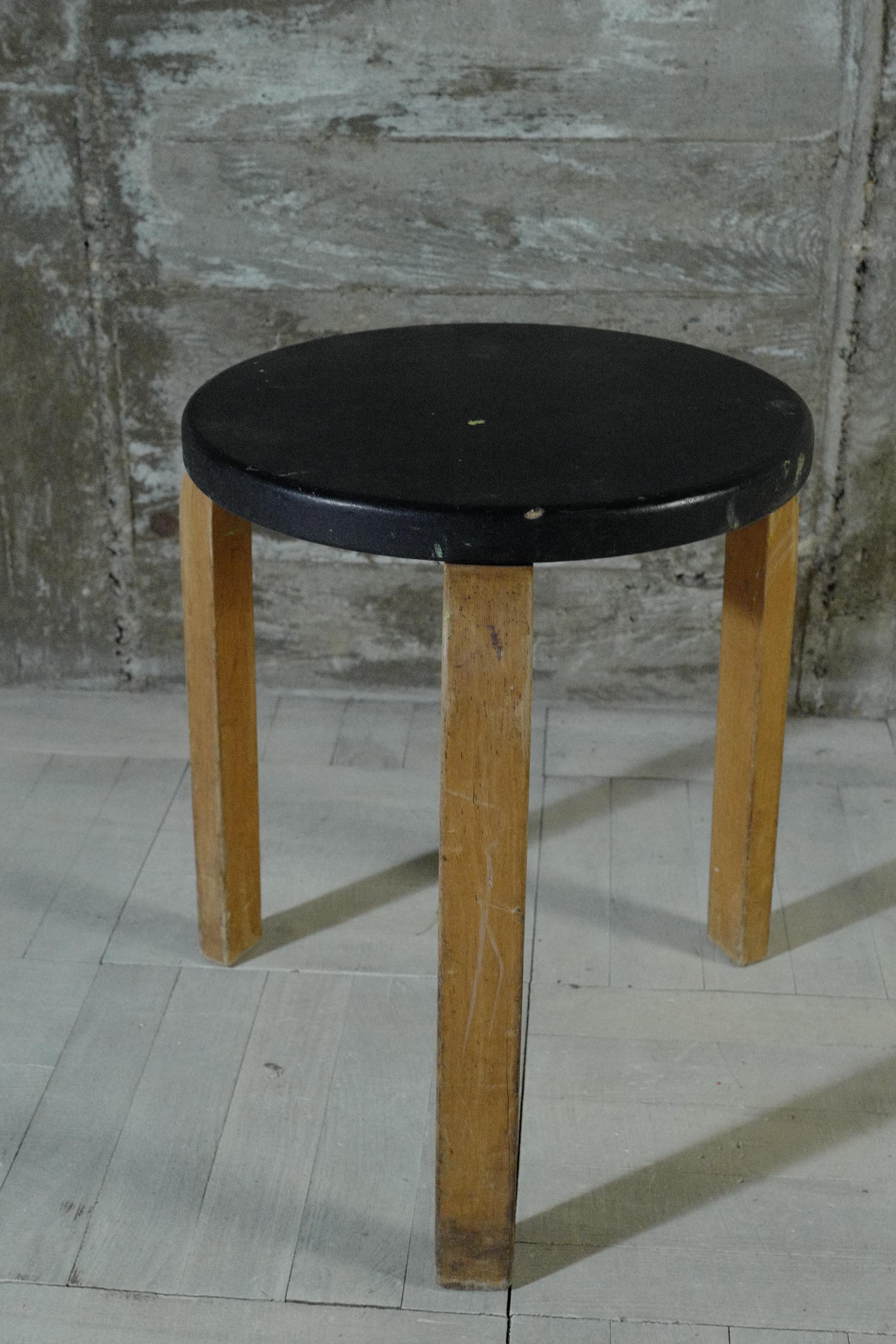 Finnish alvar aalto stool60 vinyl leather black 1950's For Sale