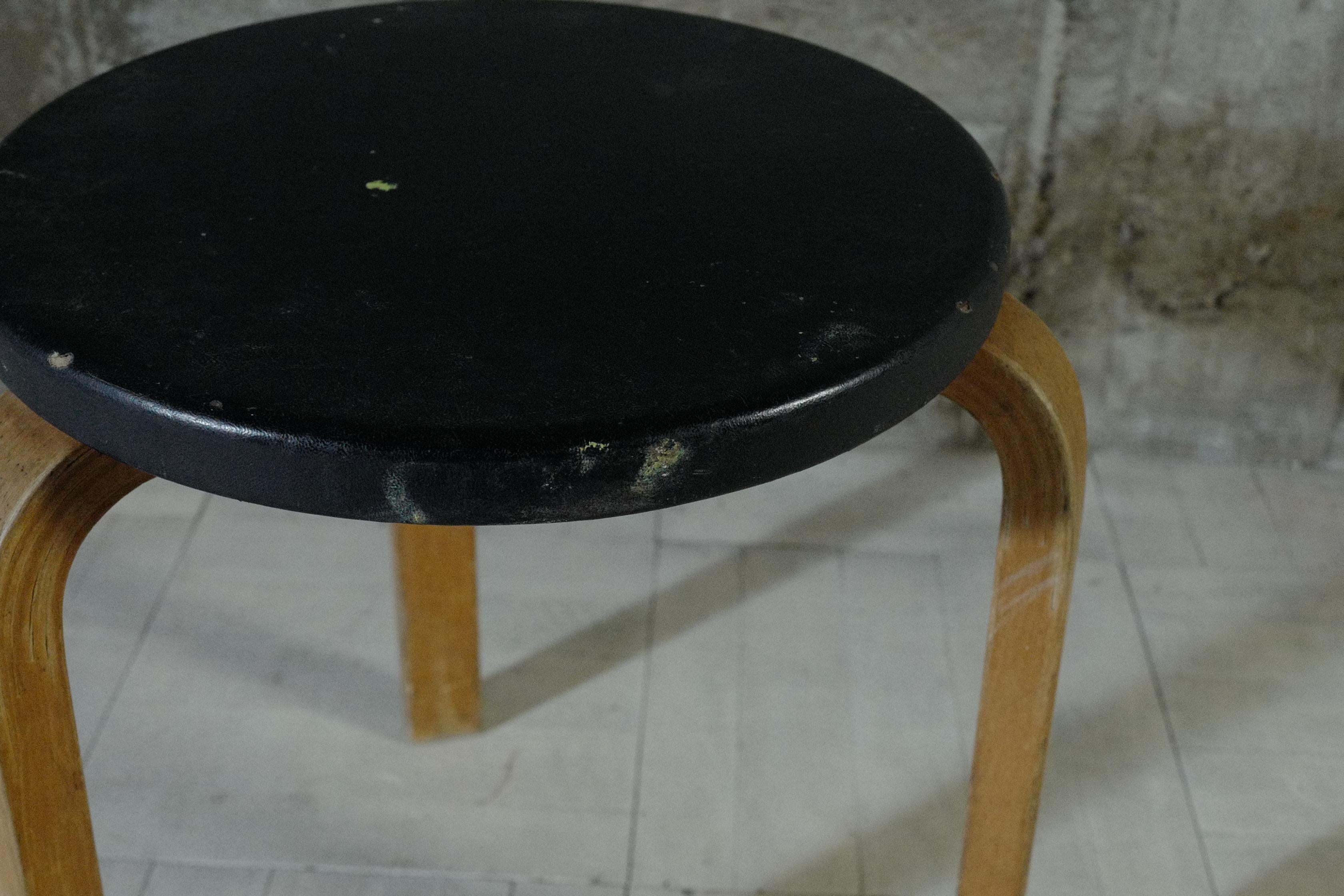 Woodwork alvar aalto stool60 vinyl leather black 1950's For Sale