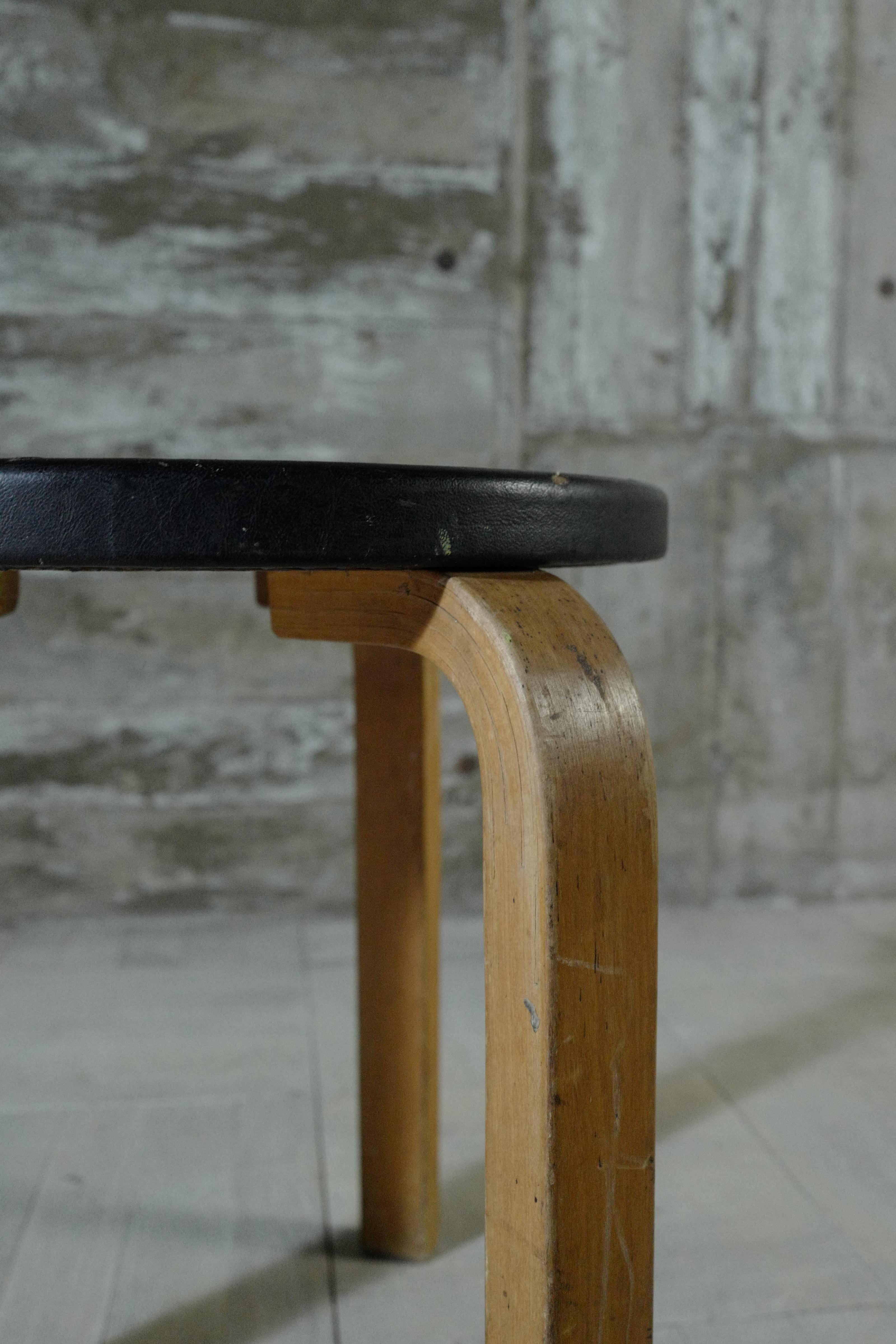 Birch alvar aalto stool60 vinyl leather black 1950's For Sale