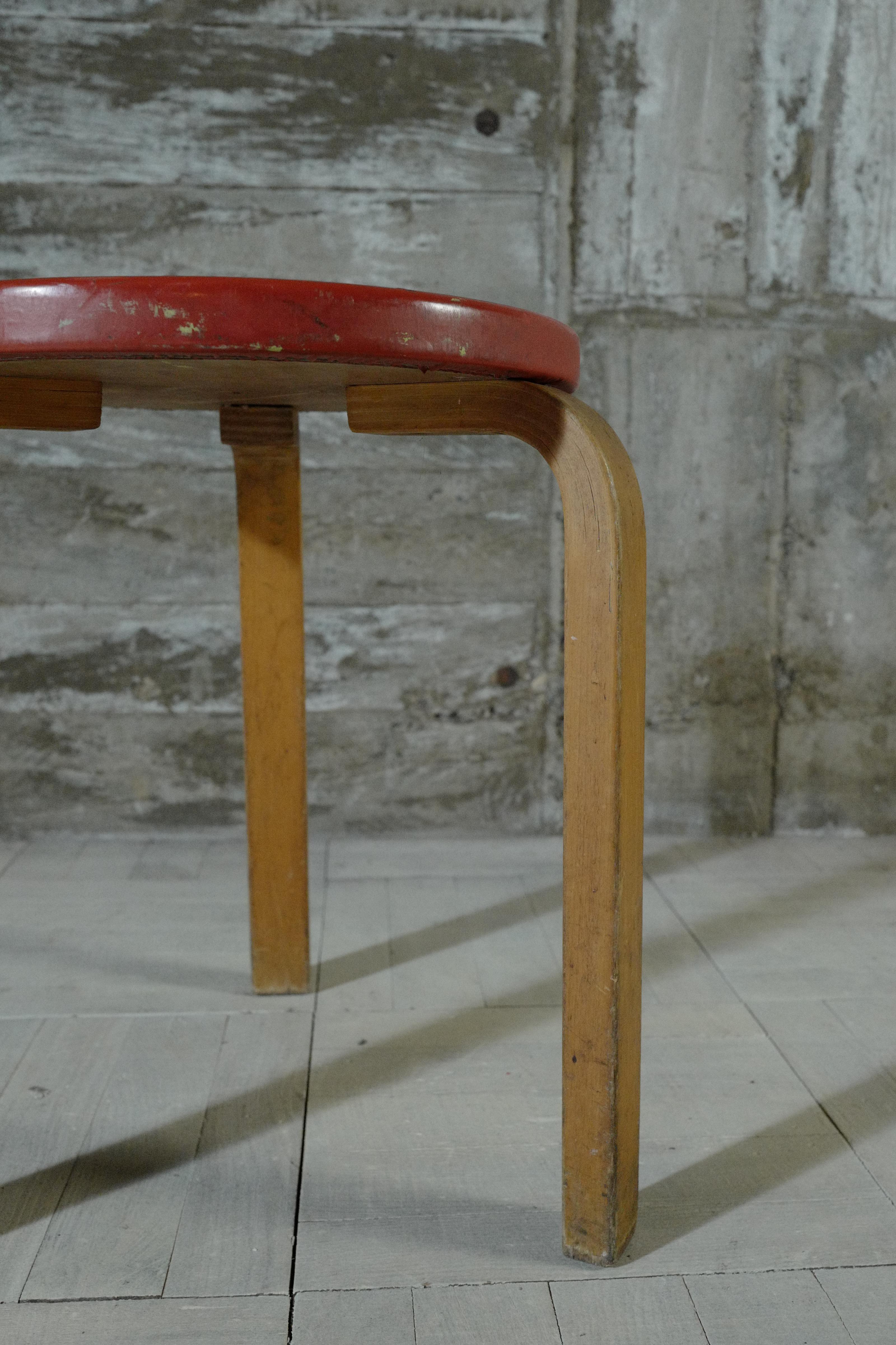 alvar aalto stool60 vinyl leather red 1950's For Sale 4