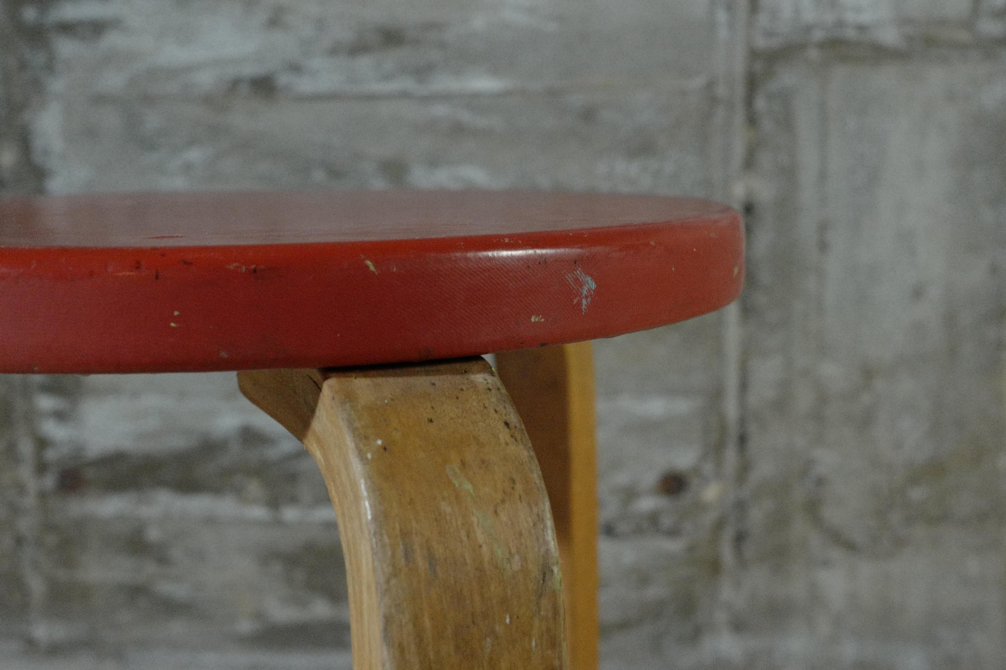 Woodwork alvar aalto stool60 vinyl leather red 1950's For Sale