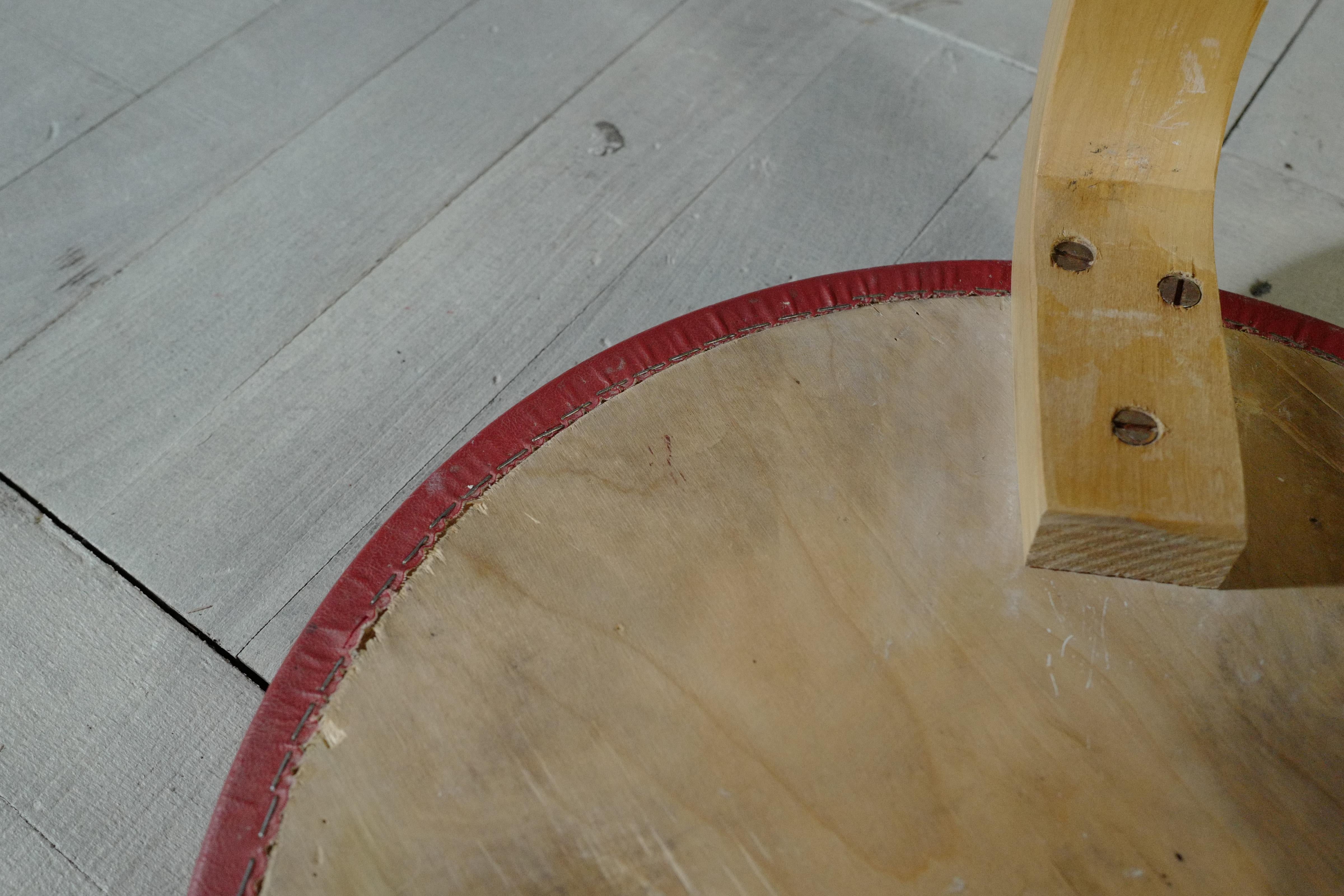 alvar aalto hocker60 vinyl leder rot 1950er Jahre im Zustand „Gut“ im Angebot in Tomi, Nagano