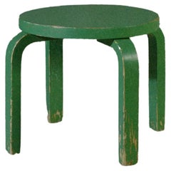 taburete alvar aaltoNE60 pintado de verde años 60 para niños