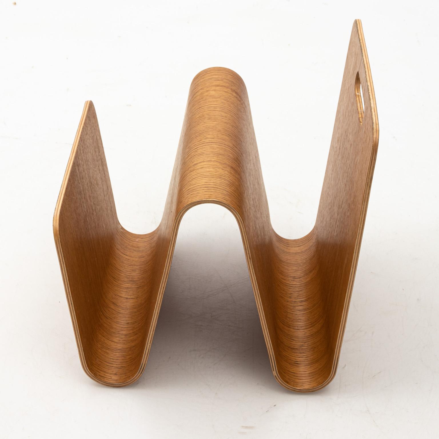 curved magazine rack