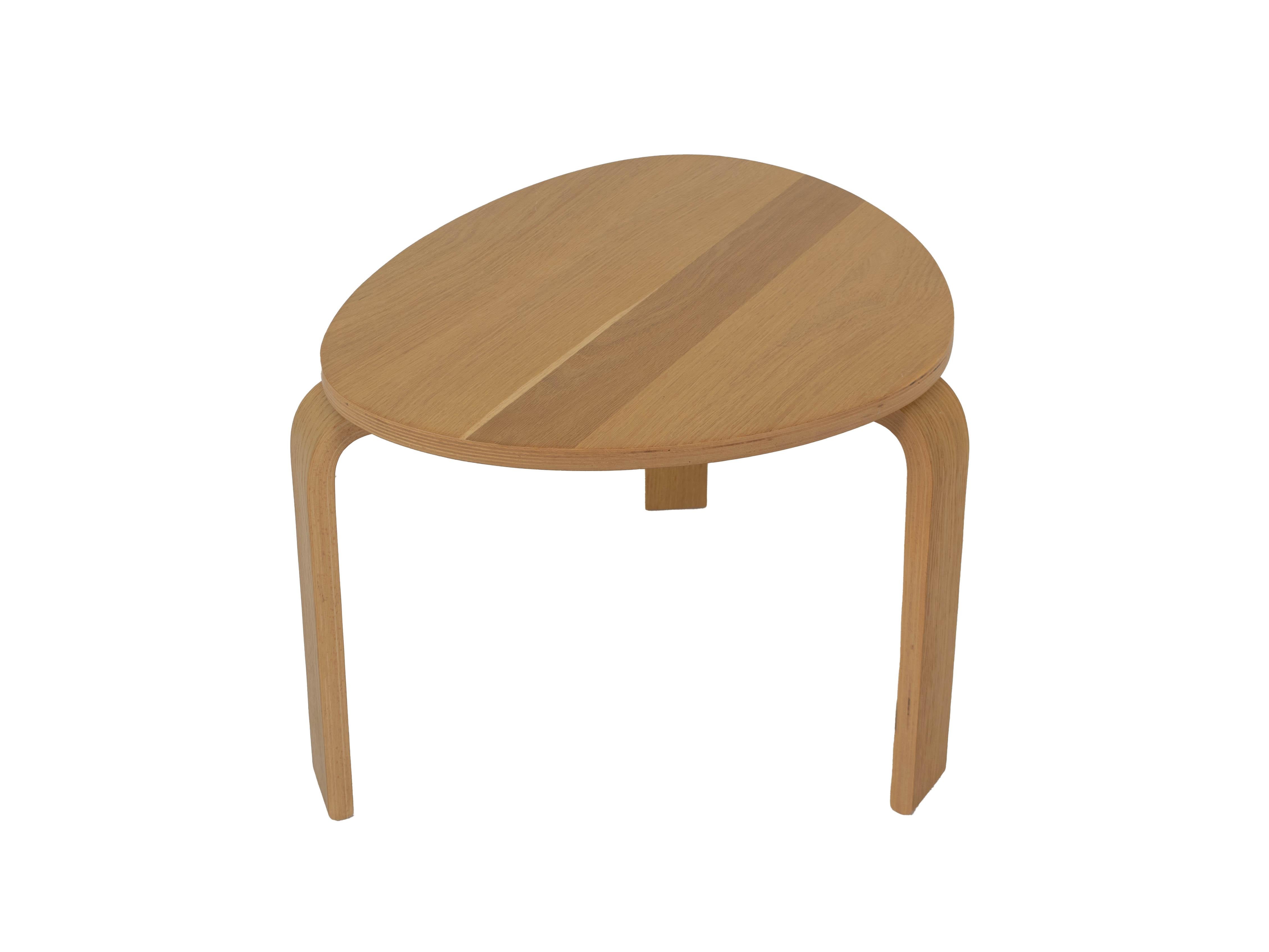 Charming Alvar Aalto style side table in oak from Denmark 1980s. This table is practical and has a minimal design. The top is interesting due to its shape that is a mix between an oval and a triangle. It is in great condition with only some small