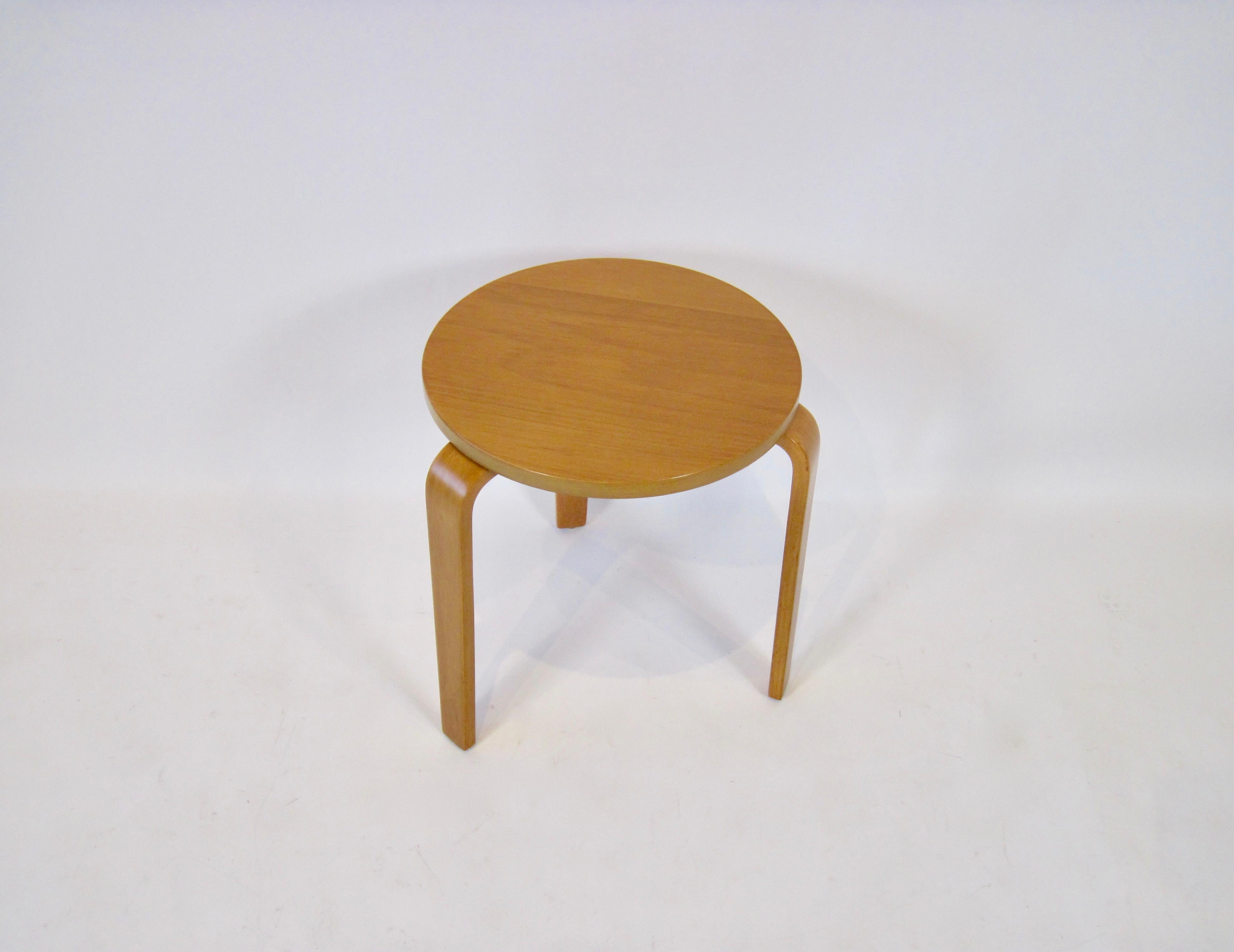 This laminated wood stool or side table by Thonet, New York and attributed to Joe Atkinson as designer. A circular top and three bentwood legs made of plywood. Perfect mid-century modern design.
Good condition - very recently and beautifully