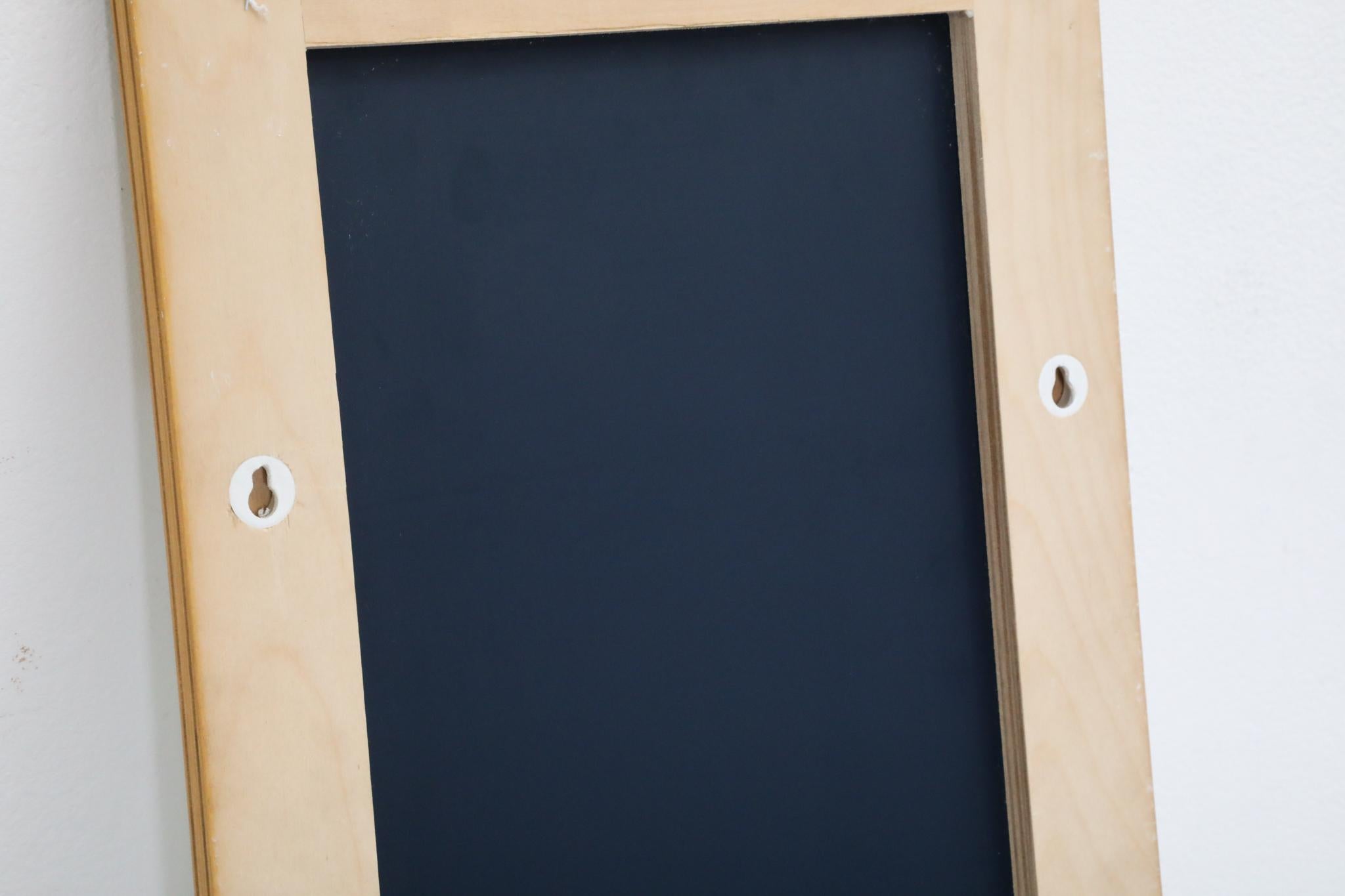 Specchio da parete in stile Alvar Aalto con ripiano in Wood piegato in vendita 8