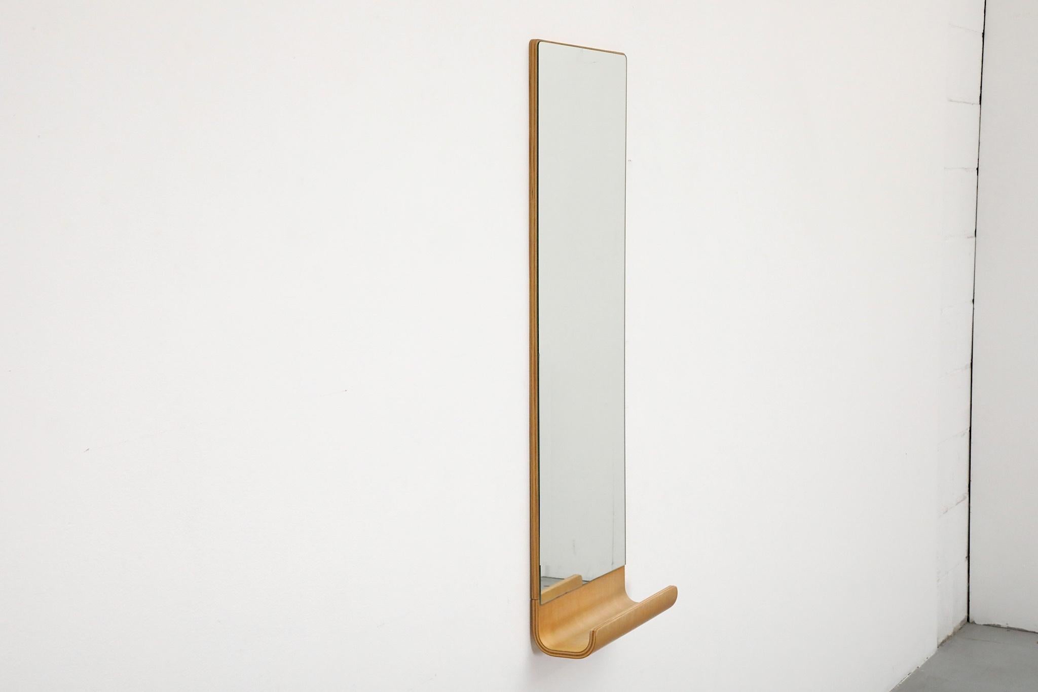 Specchio da parete in stile Alvar Aalto con ripiano in Wood piegato in vendita 9
