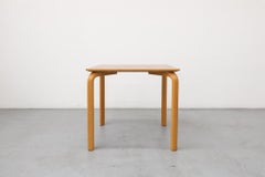 Tavolo da lavoro o da pranzo in stile Alvar Aalto di Farstrup Møbler