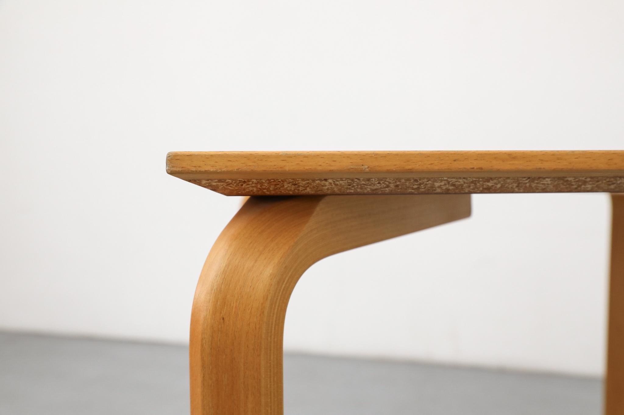 Legno Tavolo da lavoro o da pranzo in stile Alvar Aalto di Farstrup Møbler in vendita