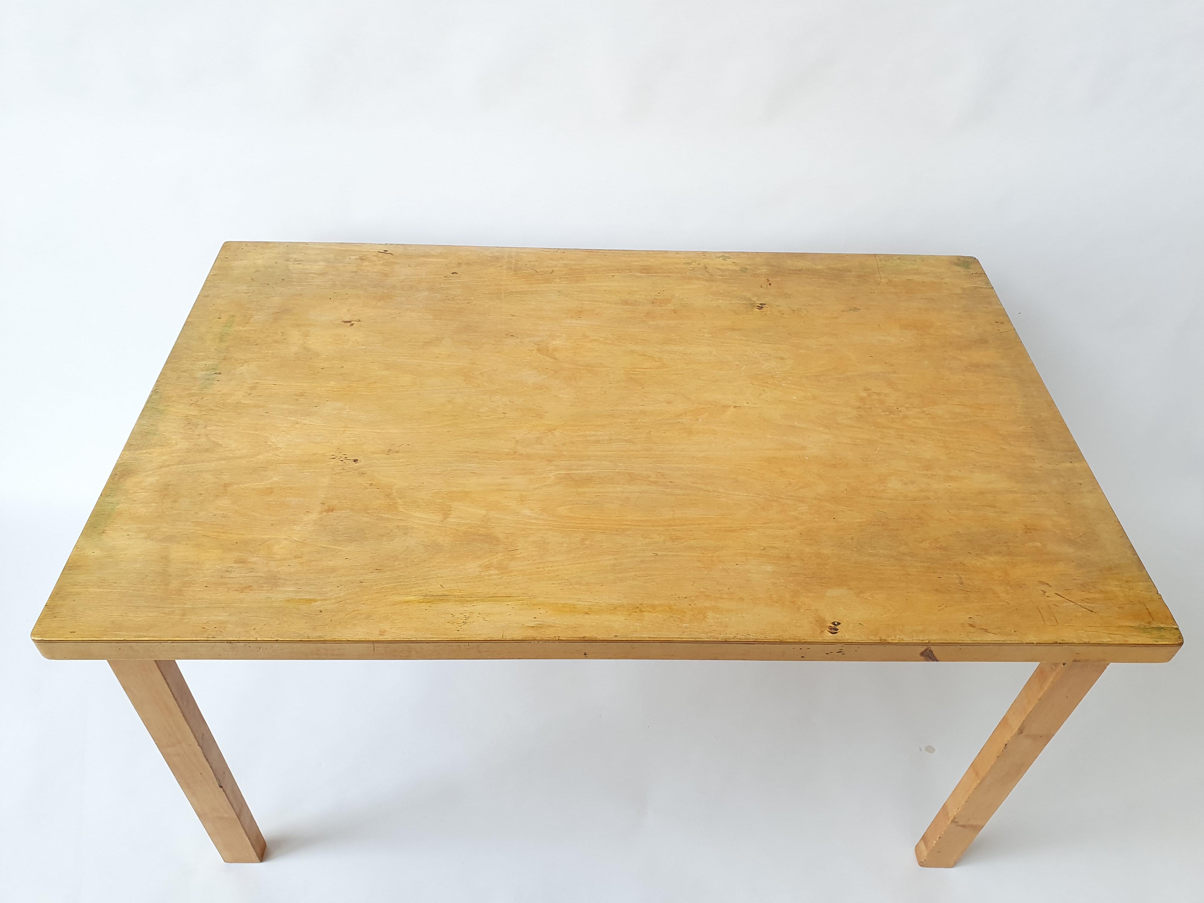 Alvar Aalto Table 1940s by Artek. The table has L-legs with finger joints from war-time 1940s. Also finger joints on the sides of the table. Beautiful patina of age. 