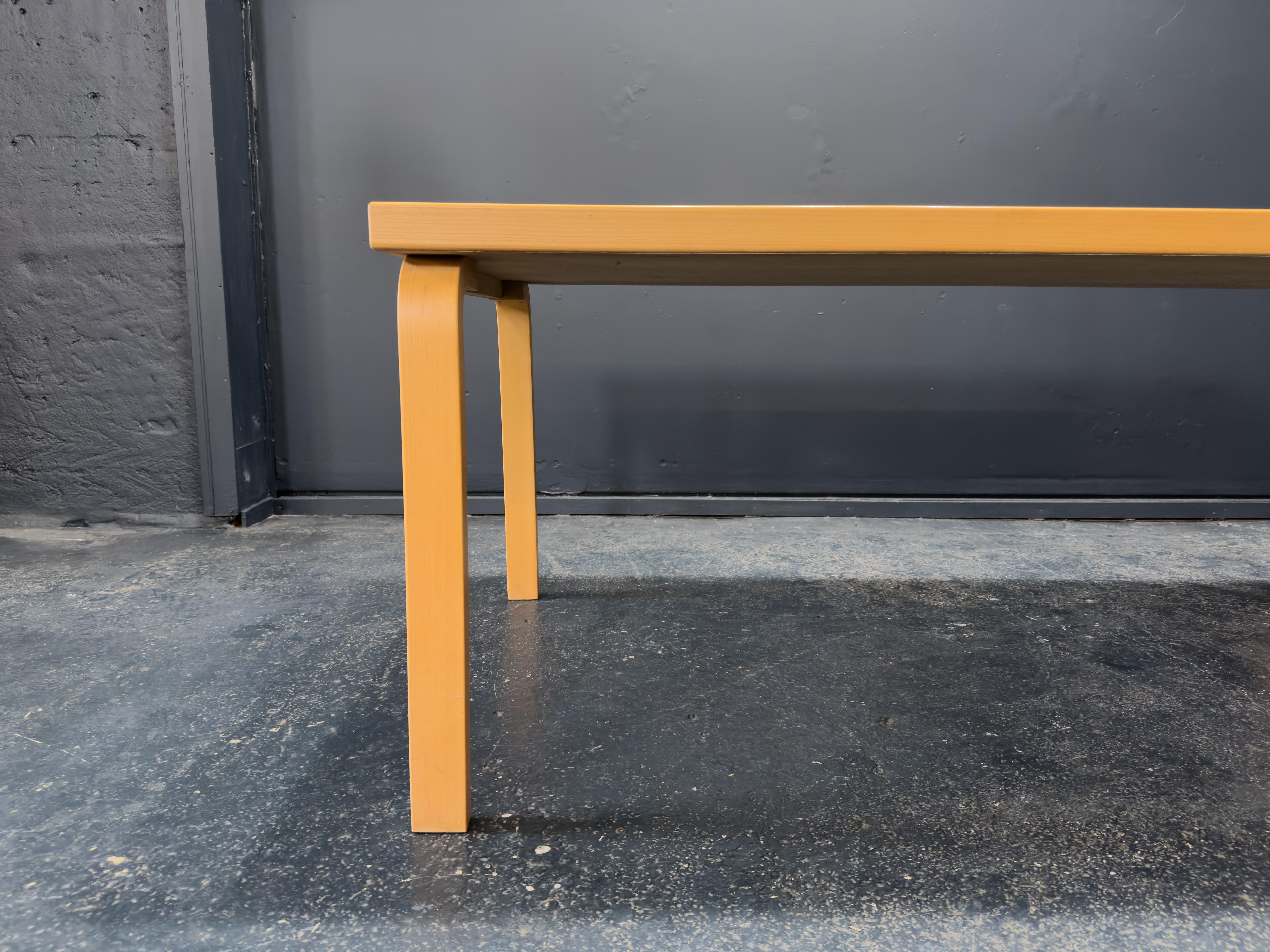 Milieu du XXe siècle Table Alvar Aalto 83 en vente