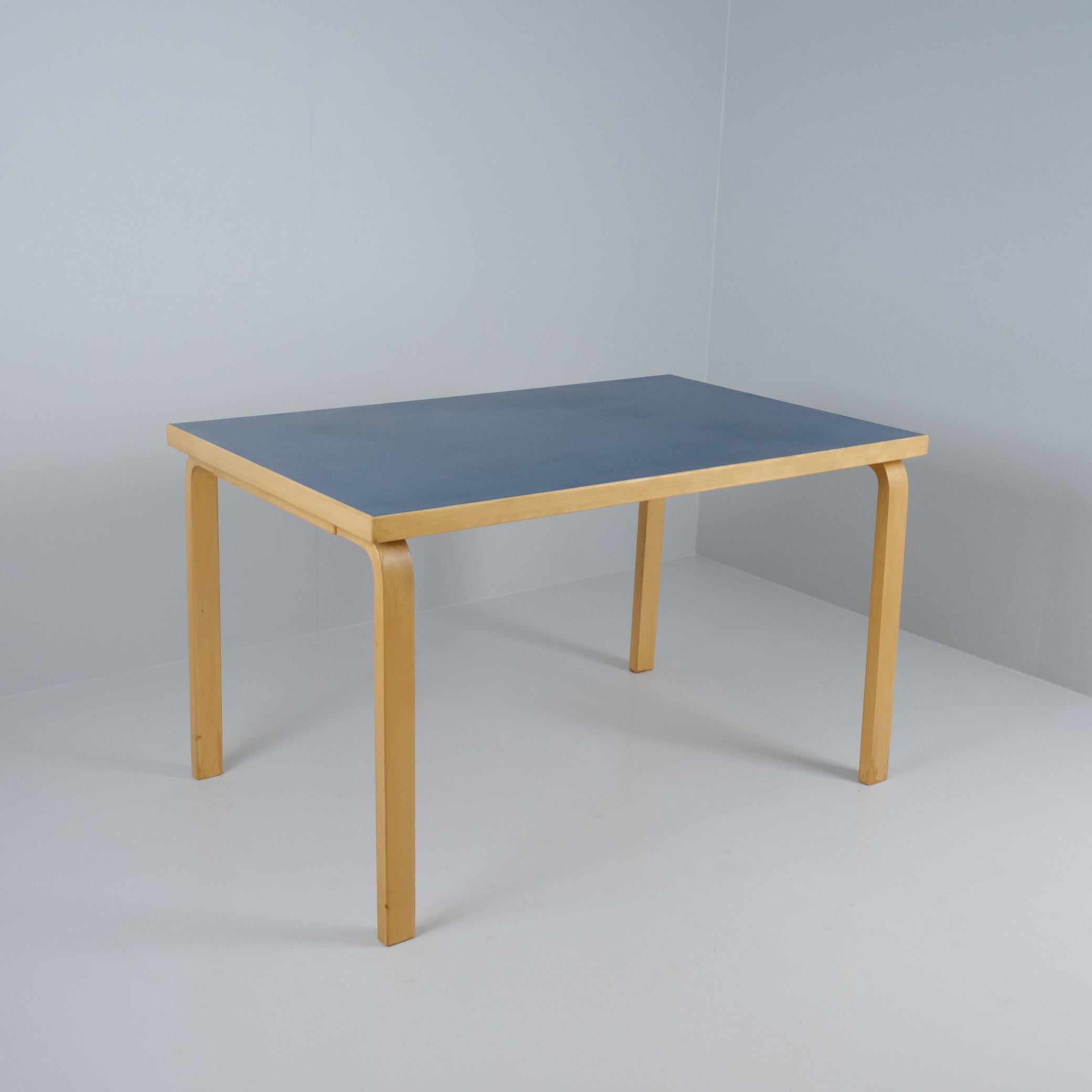 Alvar Aalto Table in Birch & Blue Linoleum, Artek 1960s For Sale 2