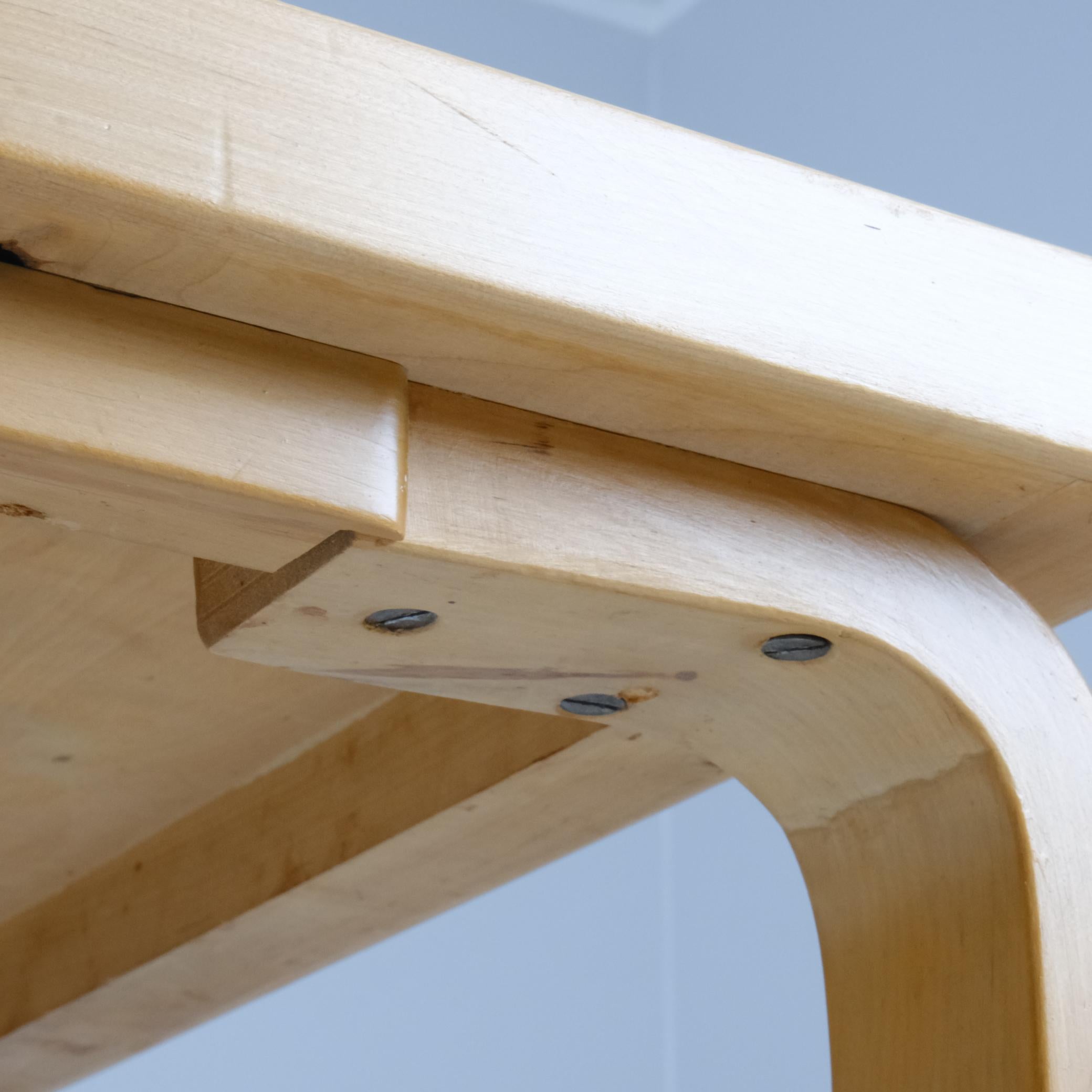 Alvar Aalto Table in Birch & Blue Linoleum, Artek 1960s For Sale 1