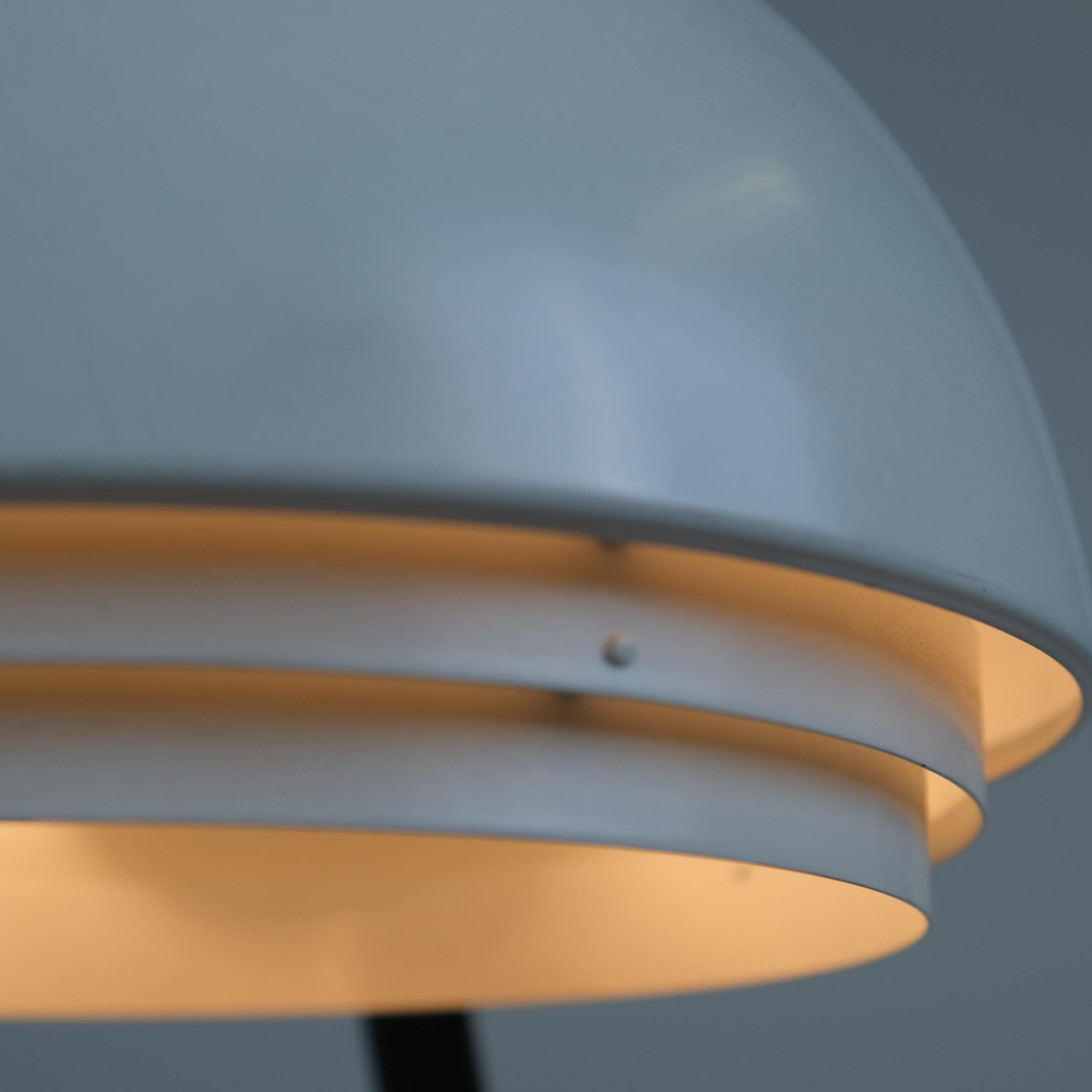 Lampe de table Alvar Aalto modèle A704 en cuir blanc et noir, Valaistustyö années 1950 en vente 2