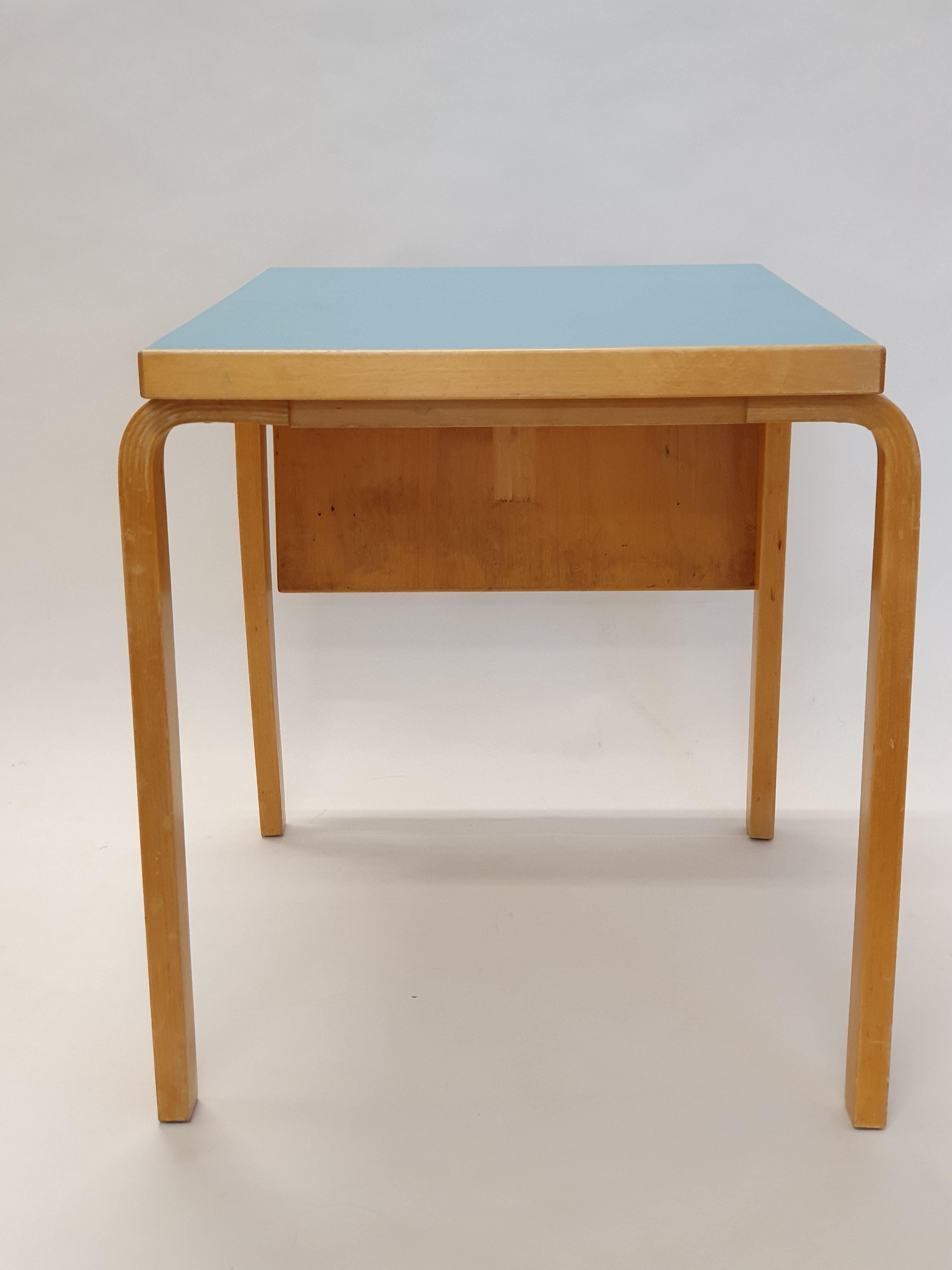 Alvar Aalto Table Model DL82 and 65 Chairs by Artek 1950s In Good Condition In Espoo, FI