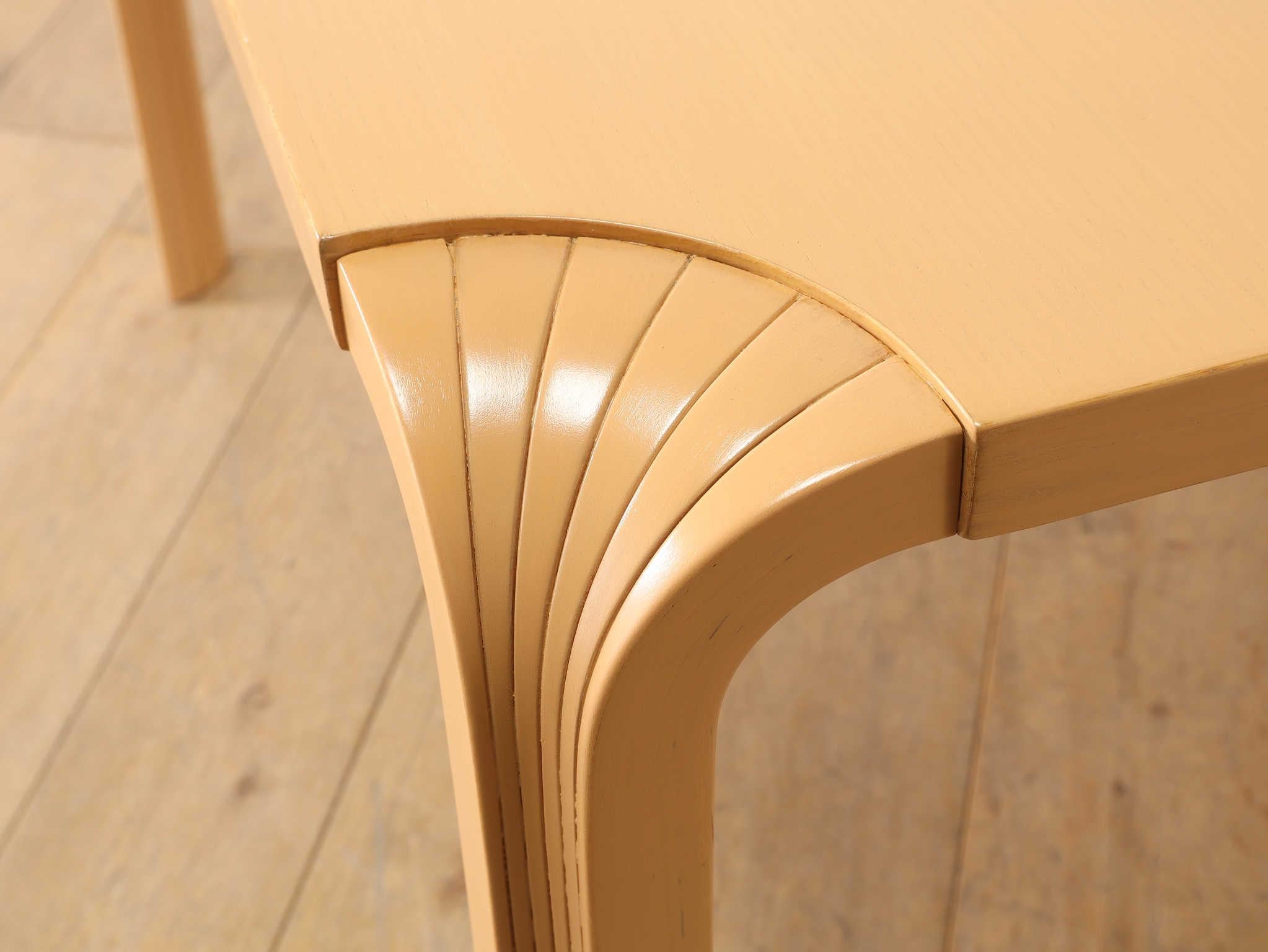 Alvar Aalto Tisch Model.Mx800B 1970er Jahre (Ende des 20. Jahrhunderts) im Angebot