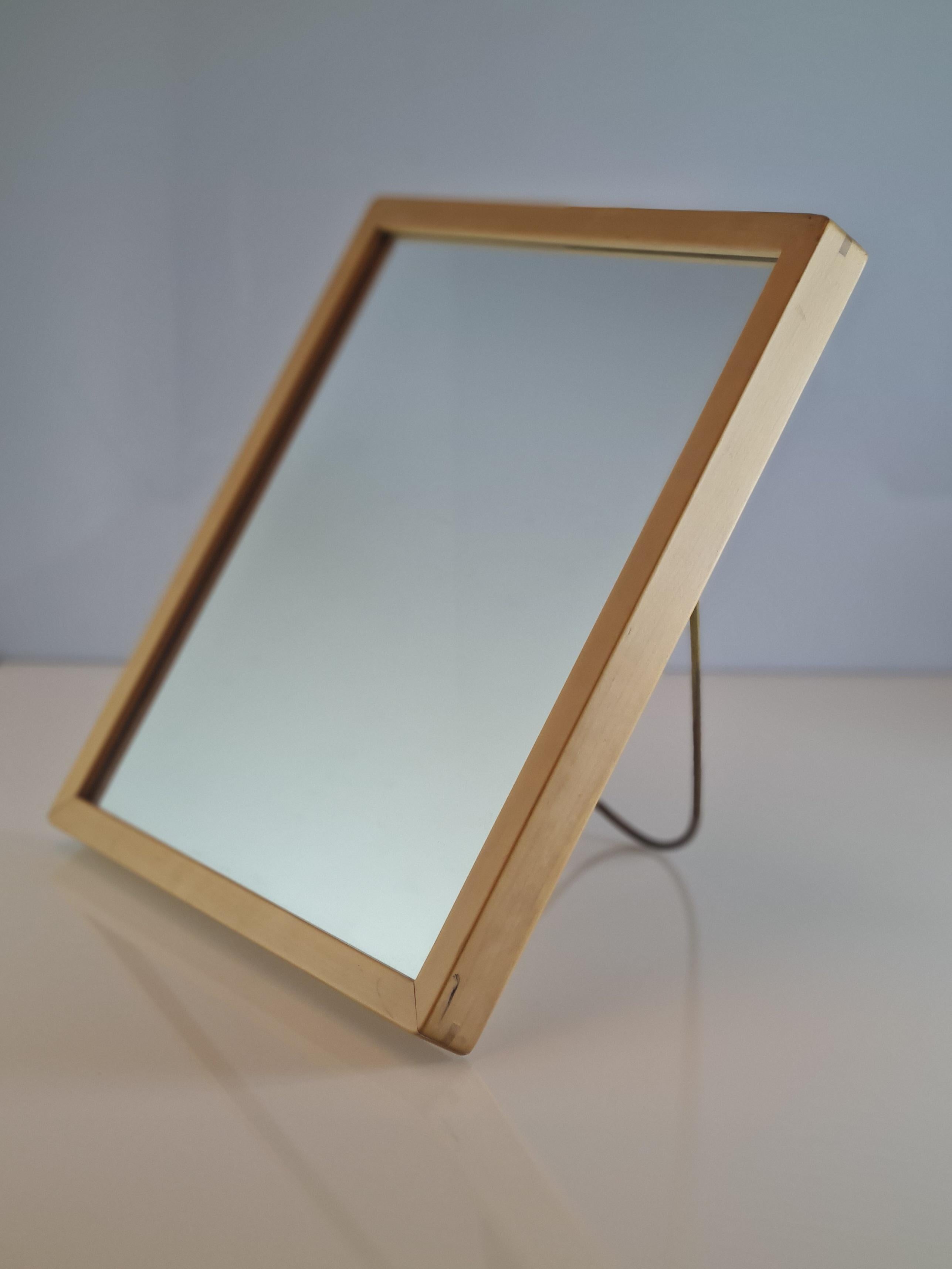 This mirror makes a great addition to any space, be it a bedroom,  office table, or an entrance. So simple yet so practical due to its ability to hang on a wall or be set on a table with the help of the foldable brass support. It's in good condition
