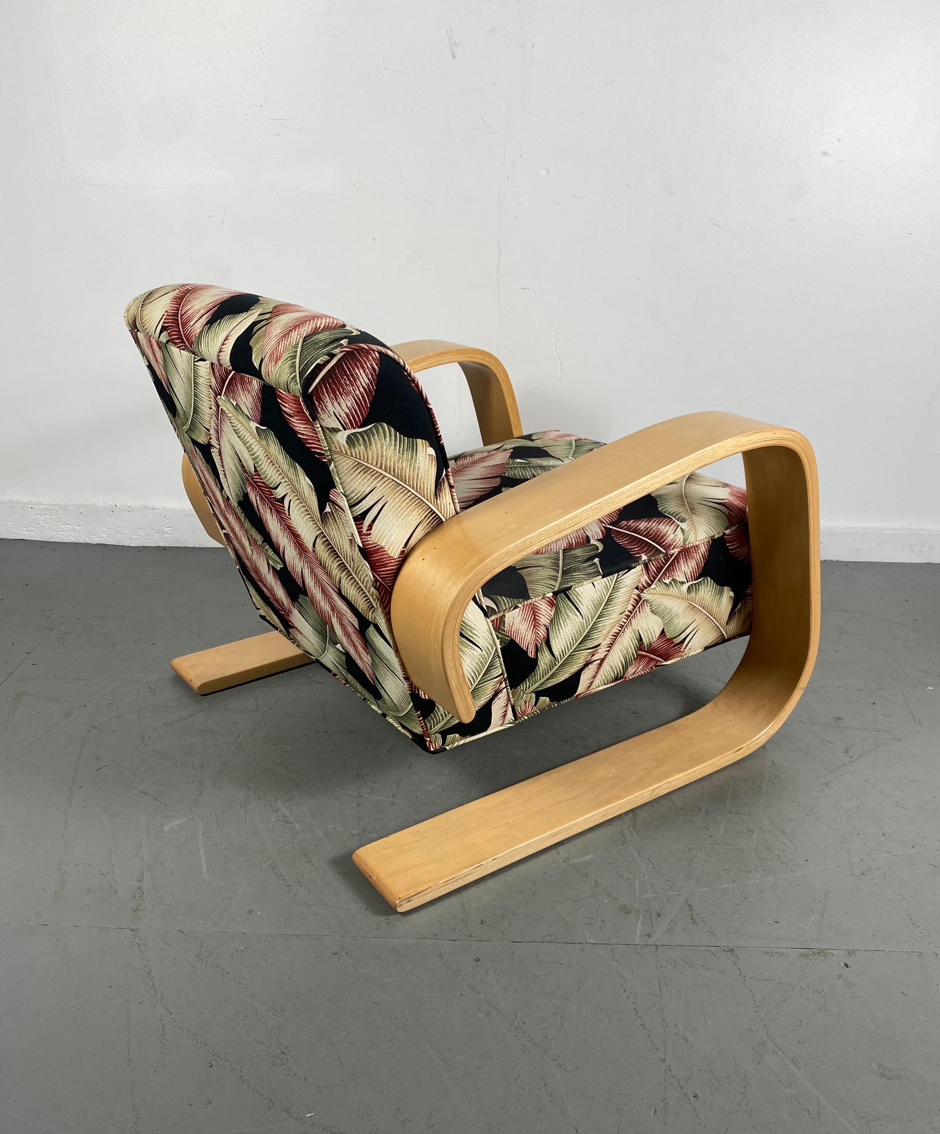 Alvar Aalto Tank Chair Model 400, Classic Modernist Bauhaus Design In Good Condition In Buffalo, NY