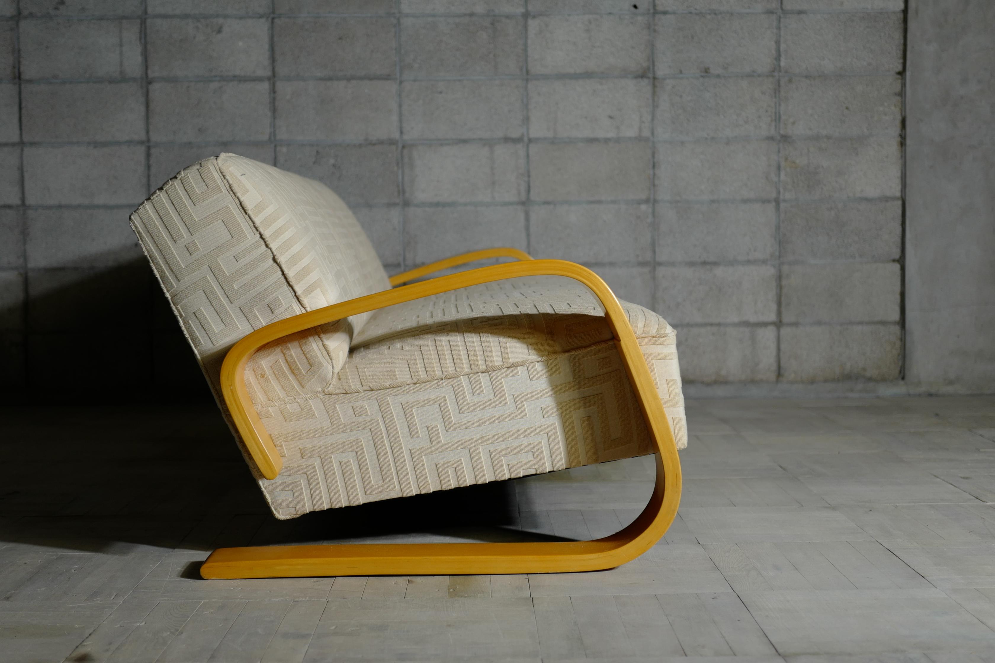 Laqué Alvar Aalto+Aalto canapé 3 places à réservoir  Suède des années 40 en vente