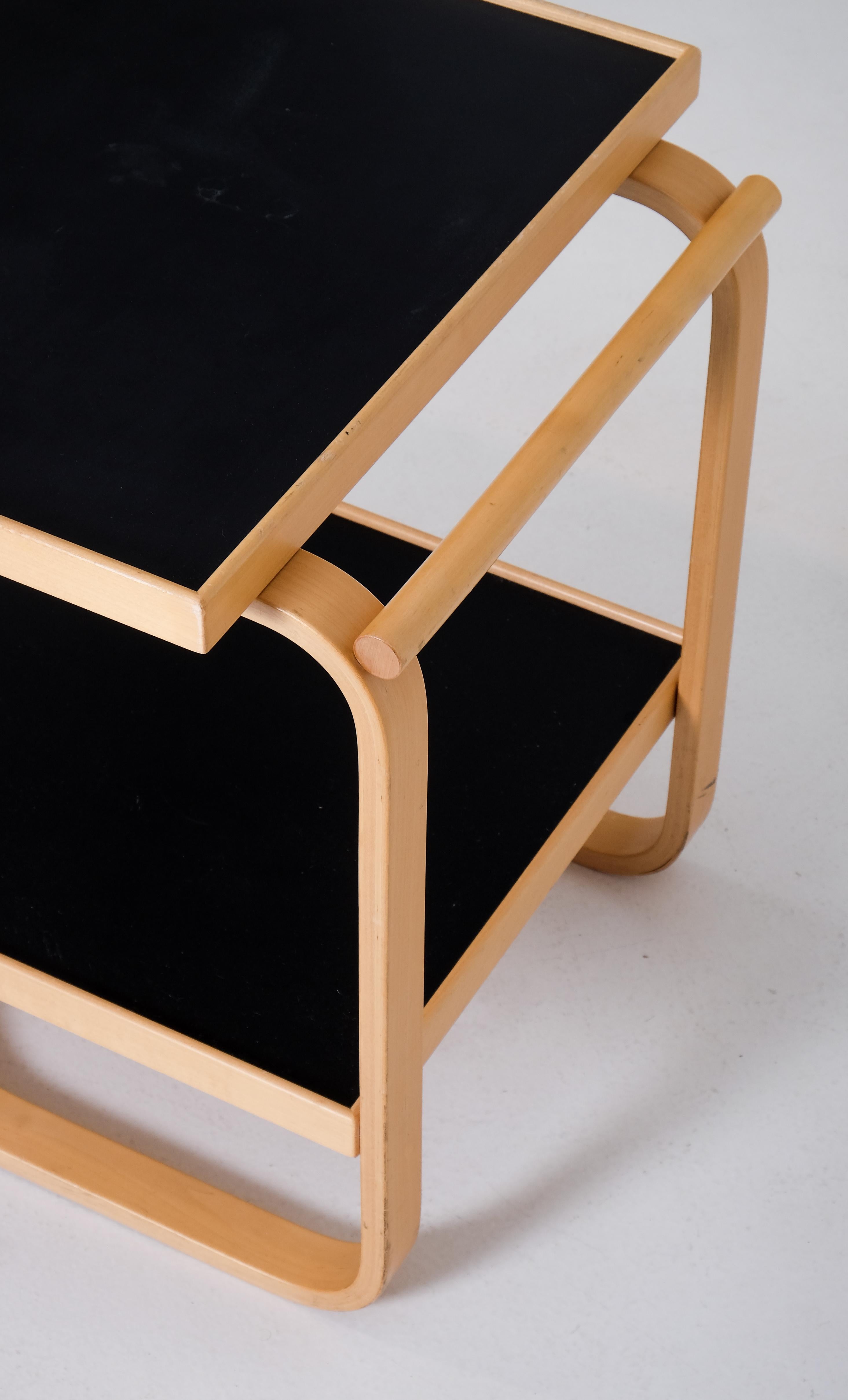 Alvar Aalto Tea Cart Model 901, produced by Artek, circa 1980s In Good Condition For Sale In Stockholm, SE