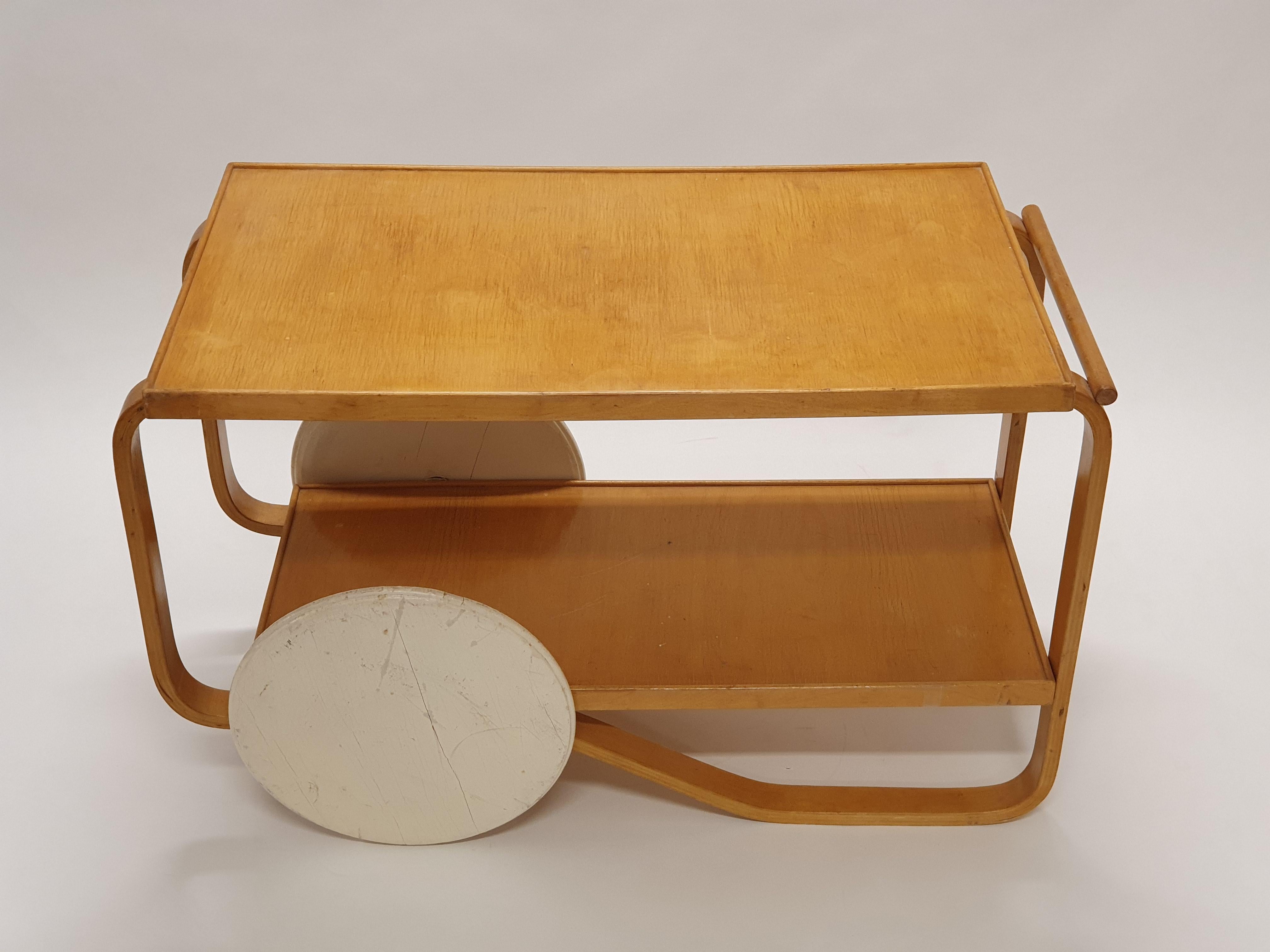 Alvar Aalto Tea Trolley 901 by Artek 1940s In Good Condition For Sale In Espoo, FI