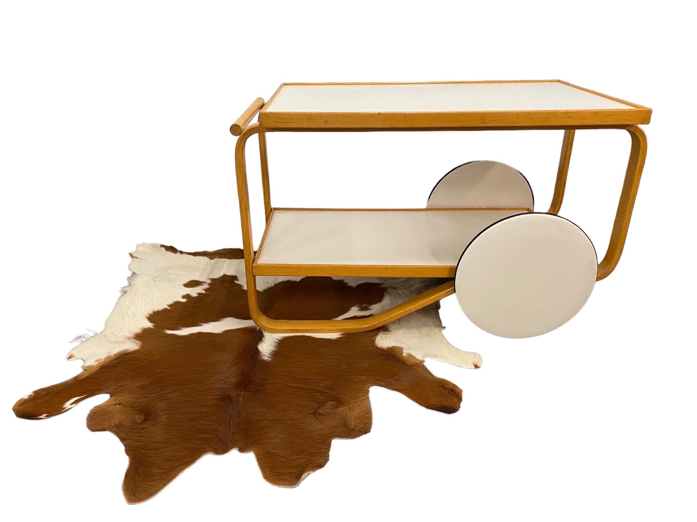 Chariot de thé Alvar Aalto modèle 901 en blanc et bouleau pour Artek, années 1960 en vente 5