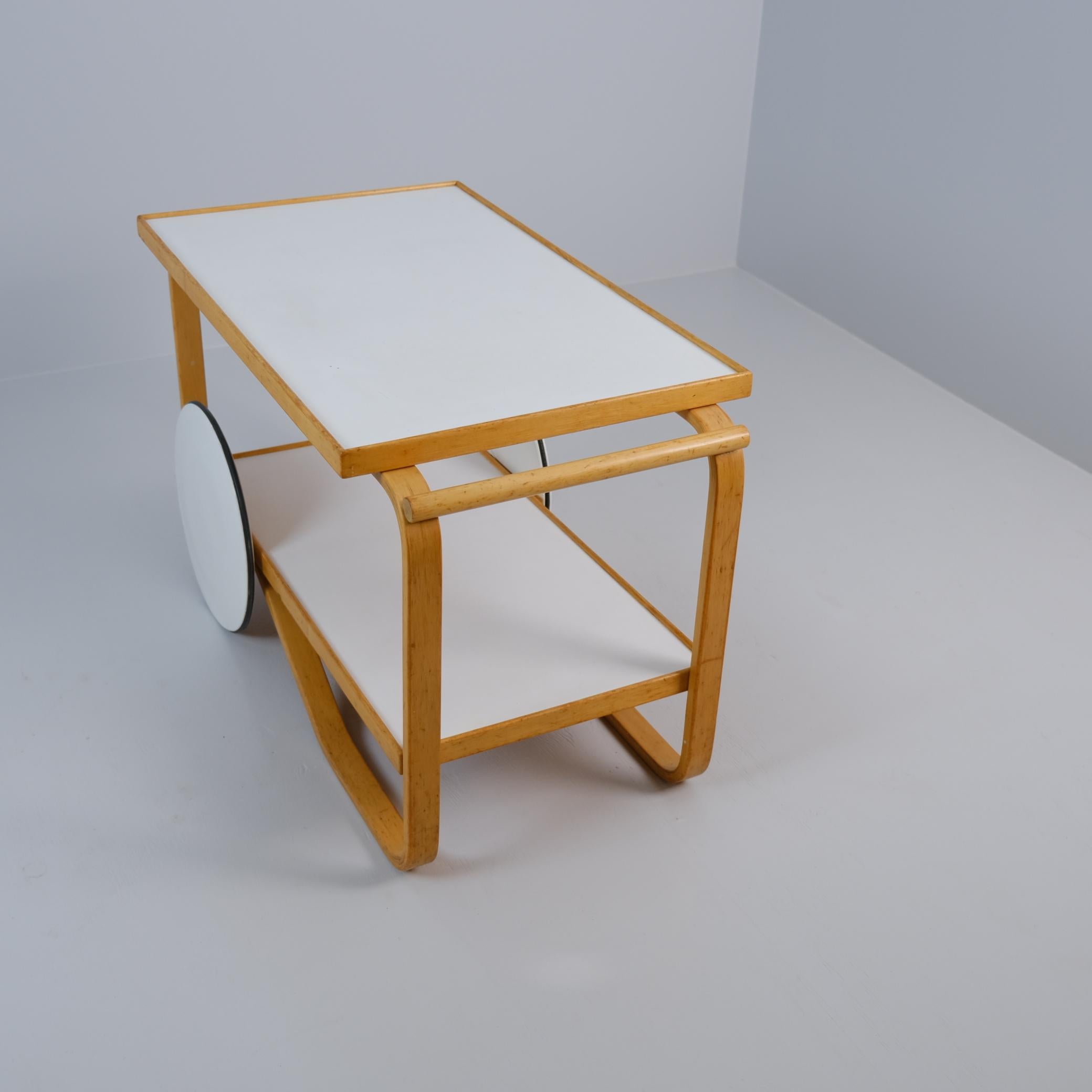 Carrito de té Alvar Aalto Modelo 901 en blanco y abedul para Artek, años 60 en venta 6