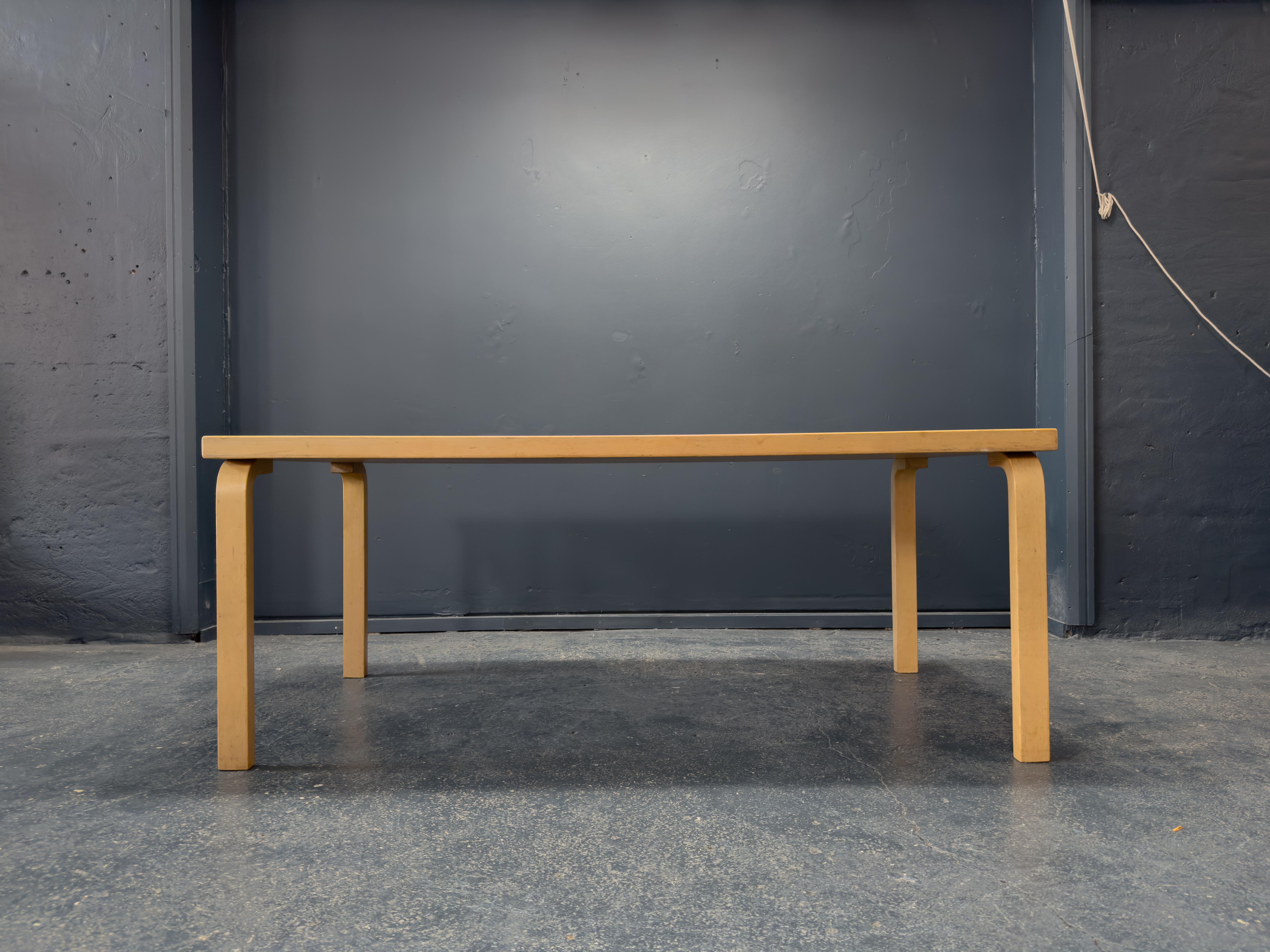 Mid-Century Modern Table Alvar Aalto+Aalto 83 en vente