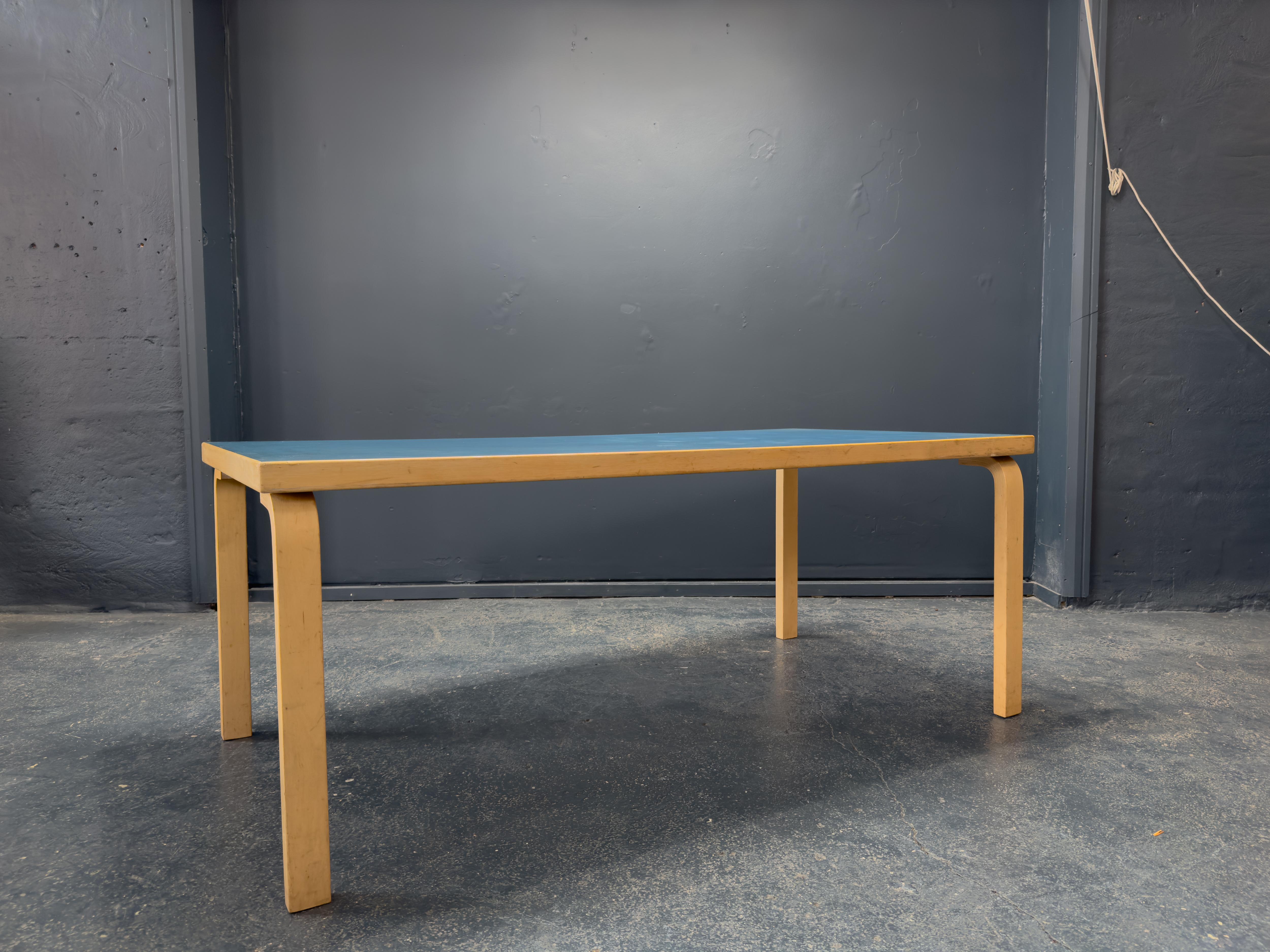 Finlandais Table Alvar Aalto+Aalto 83 en vente