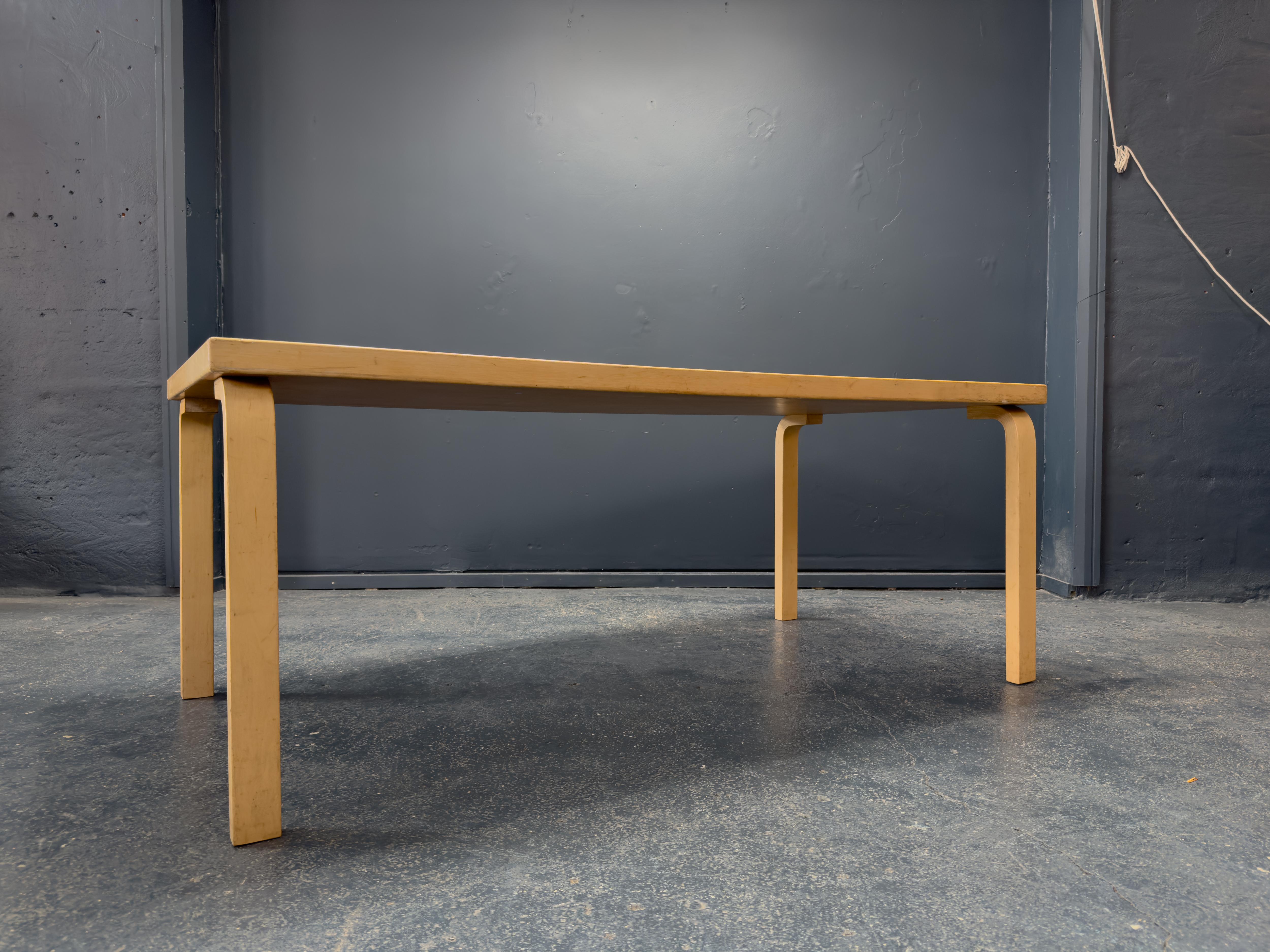 Table Alvar Aalto+Aalto 83 État moyen - En vente à London, GB