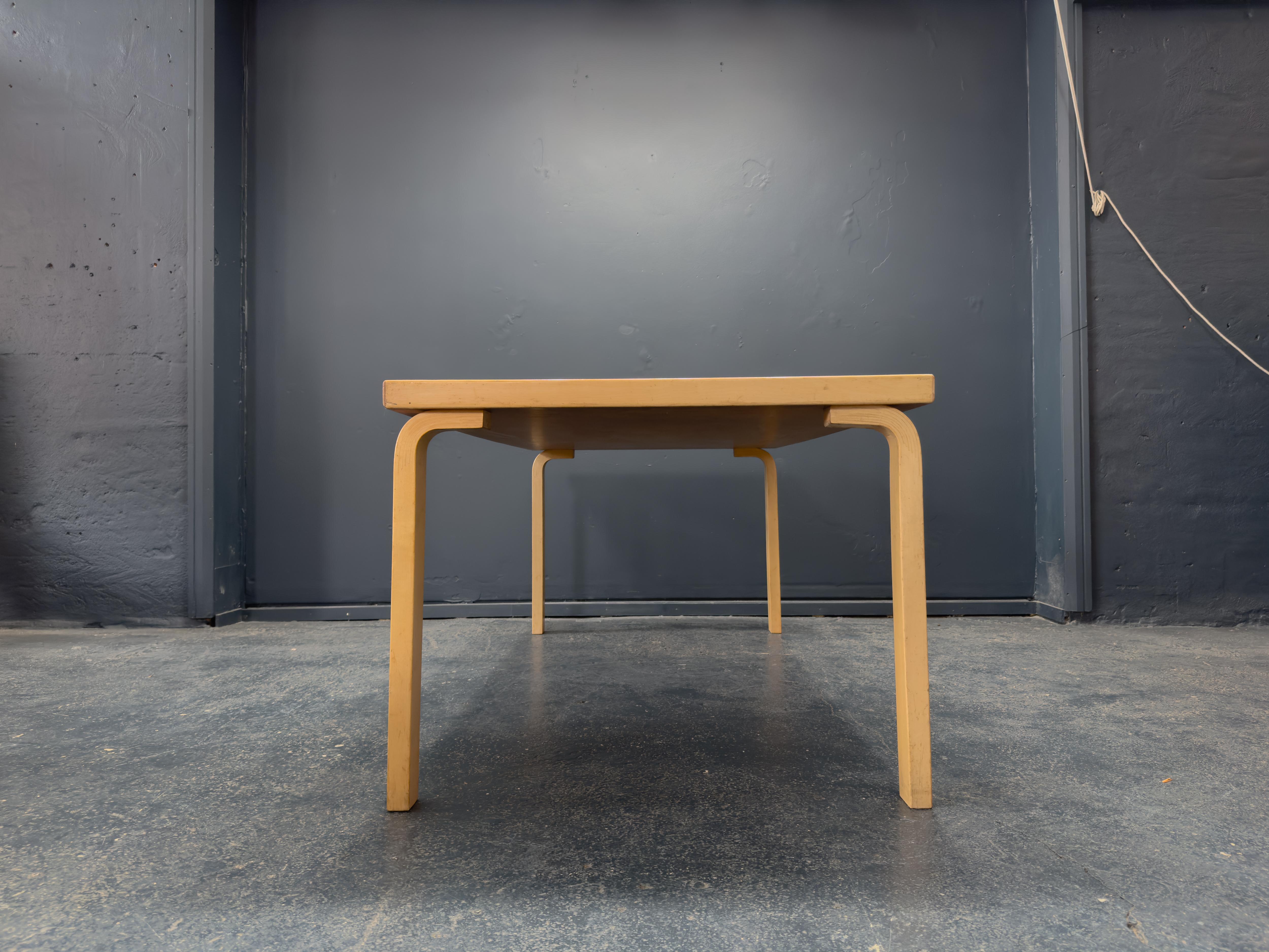 20ième siècle Table Alvar Aalto+Aalto 83 en vente