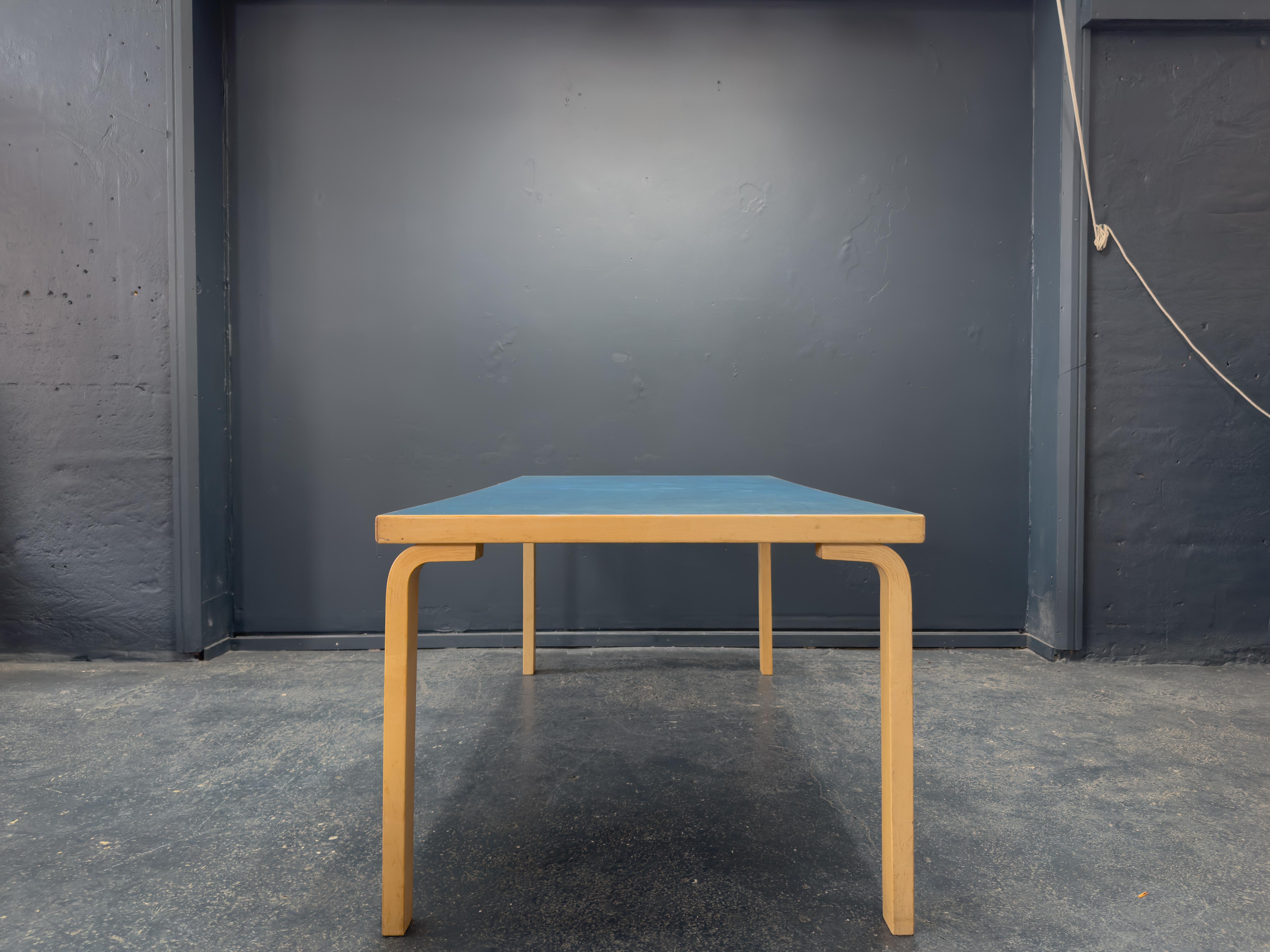 Contreplaqué Table Alvar Aalto+Aalto 83 en vente