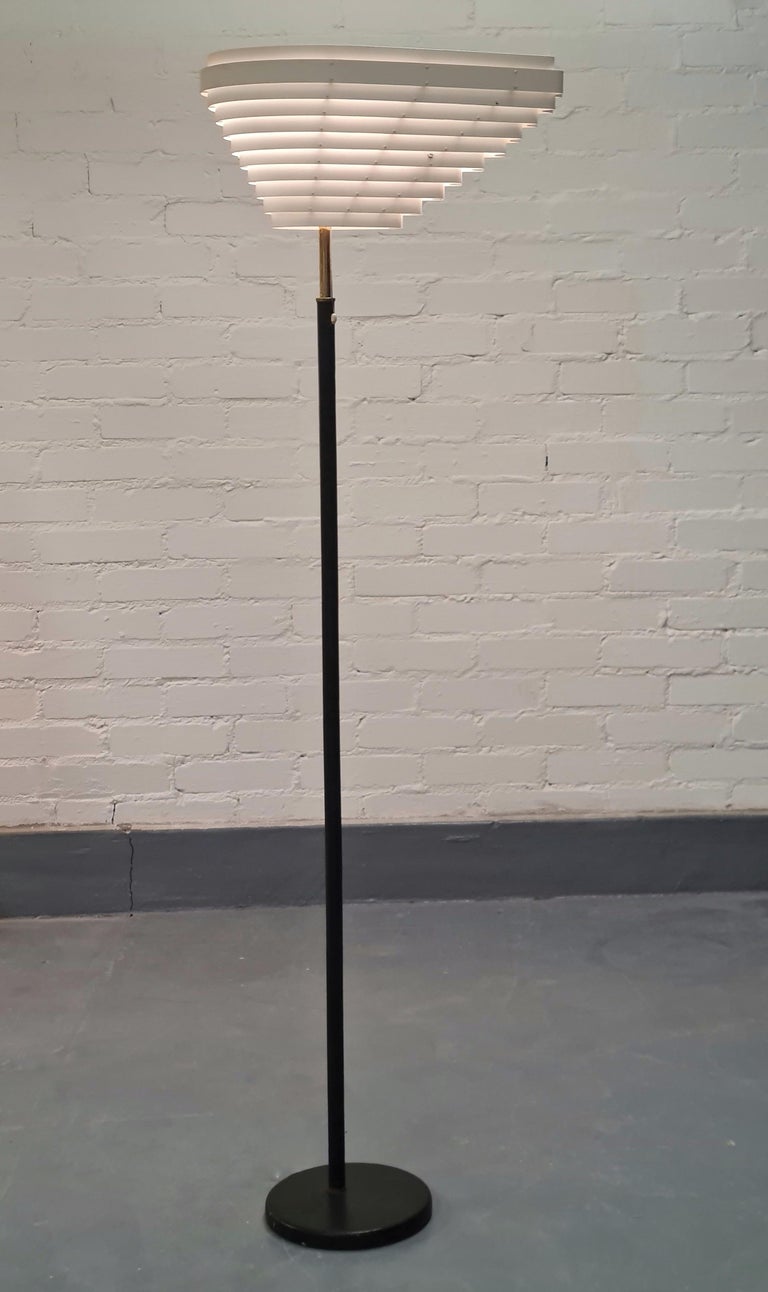 Alvar Aalto „Der Engelsflügel“-Floor-Lampe A805 im Angebot bei 1stDibs