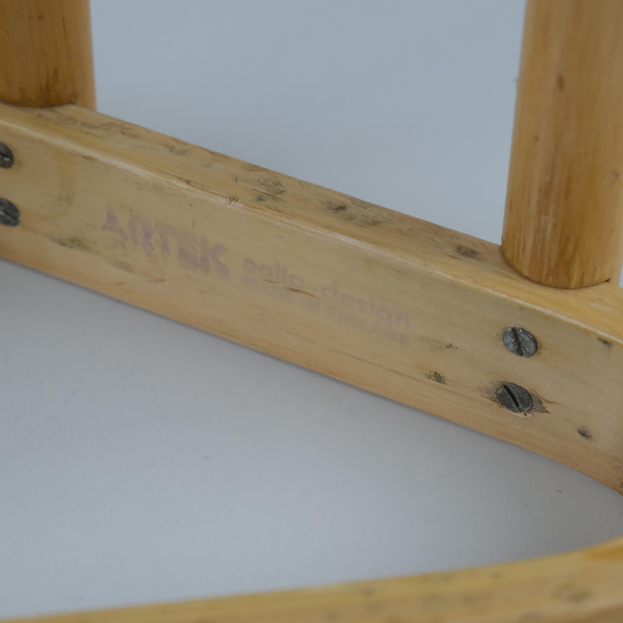 Alvar Aalto Dreieckiger Umbrella Stand aus Birke und Messing, Artek 1970er im Angebot 4