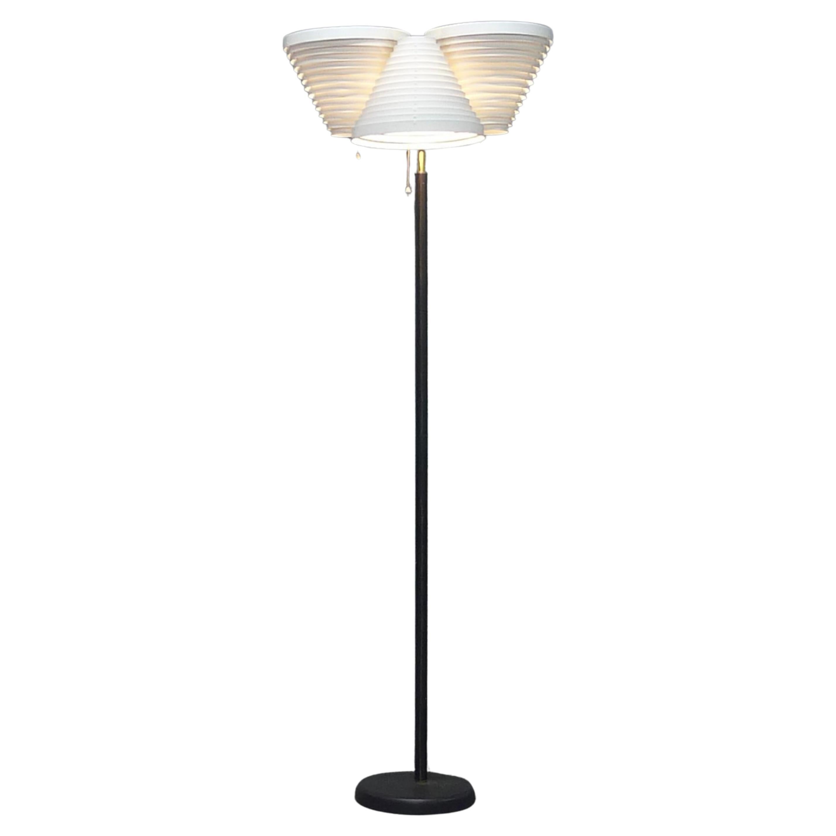 Alvar Aalto Dreifach-Engelflügel-Stehlampe, Modell A809, Valaistustyo Finnland 1950er Jahre