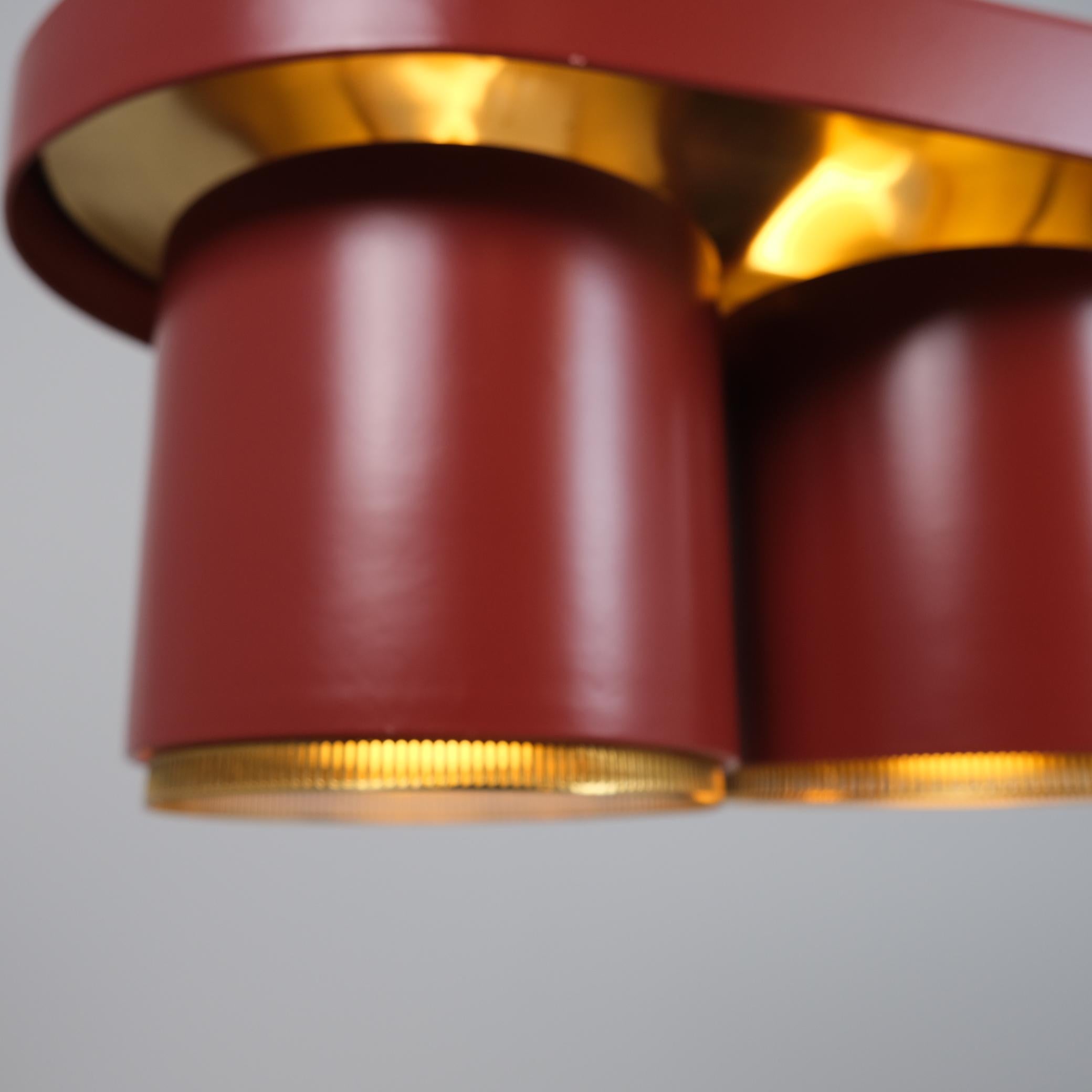 Ciondolo 'Triplets' di Alvar Aalto Modello A 203 in ottone e rosso, Valaistustyö anni '50 in vendita 2